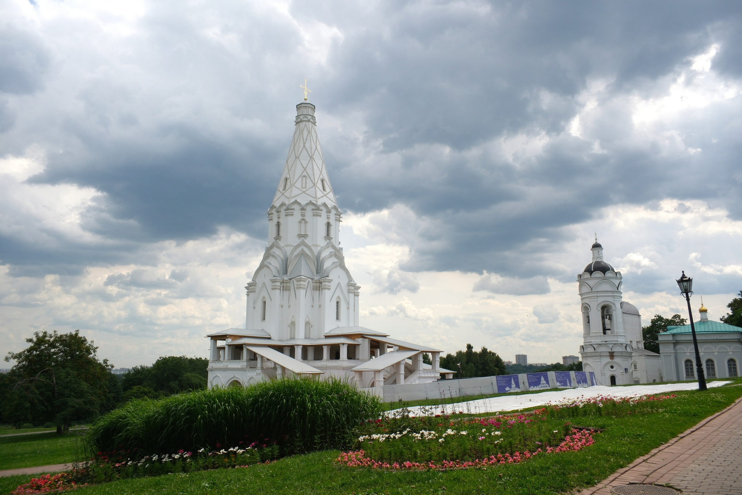 Улица, люди, жизнь…