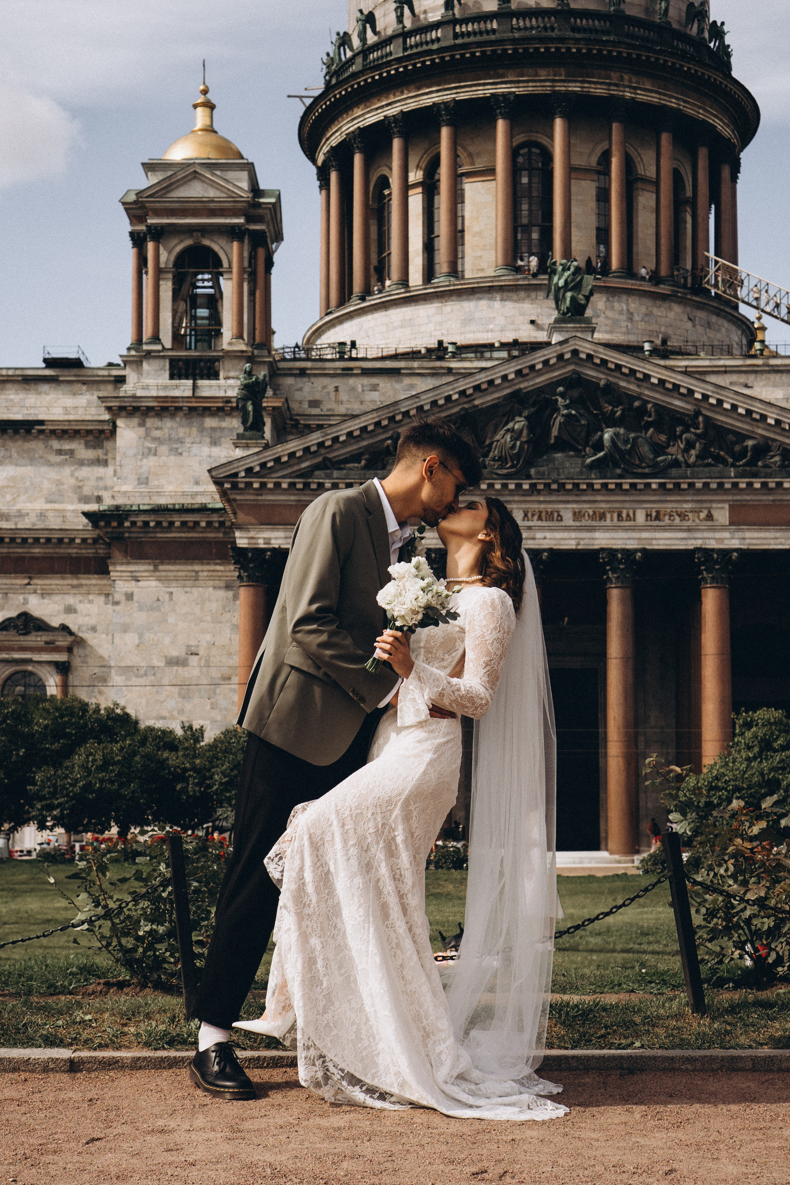 СВАДЕБНАЯ ПРОГУЛКА ВОЗЕ ИСАИКЕВСКОГО СОБОРА АСТОРИИ И ЗАКОНОДАЛЕТНОГО СОБРАНИЯ. Профессиональный фотограф, Санкт-Петербург — Виктория Богомолова