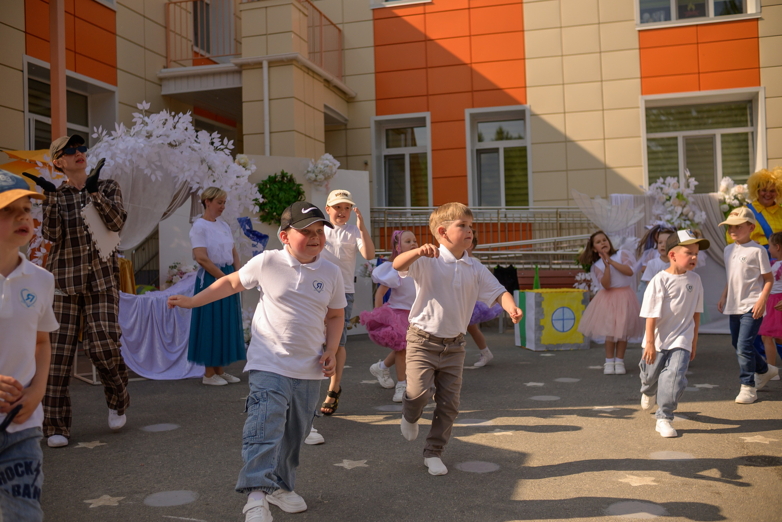 Репортаж выпускного группа «Фантазёры» 3 садик. Фотограф новорожденных, семейный детский в Тюмени Татьяна Морозова