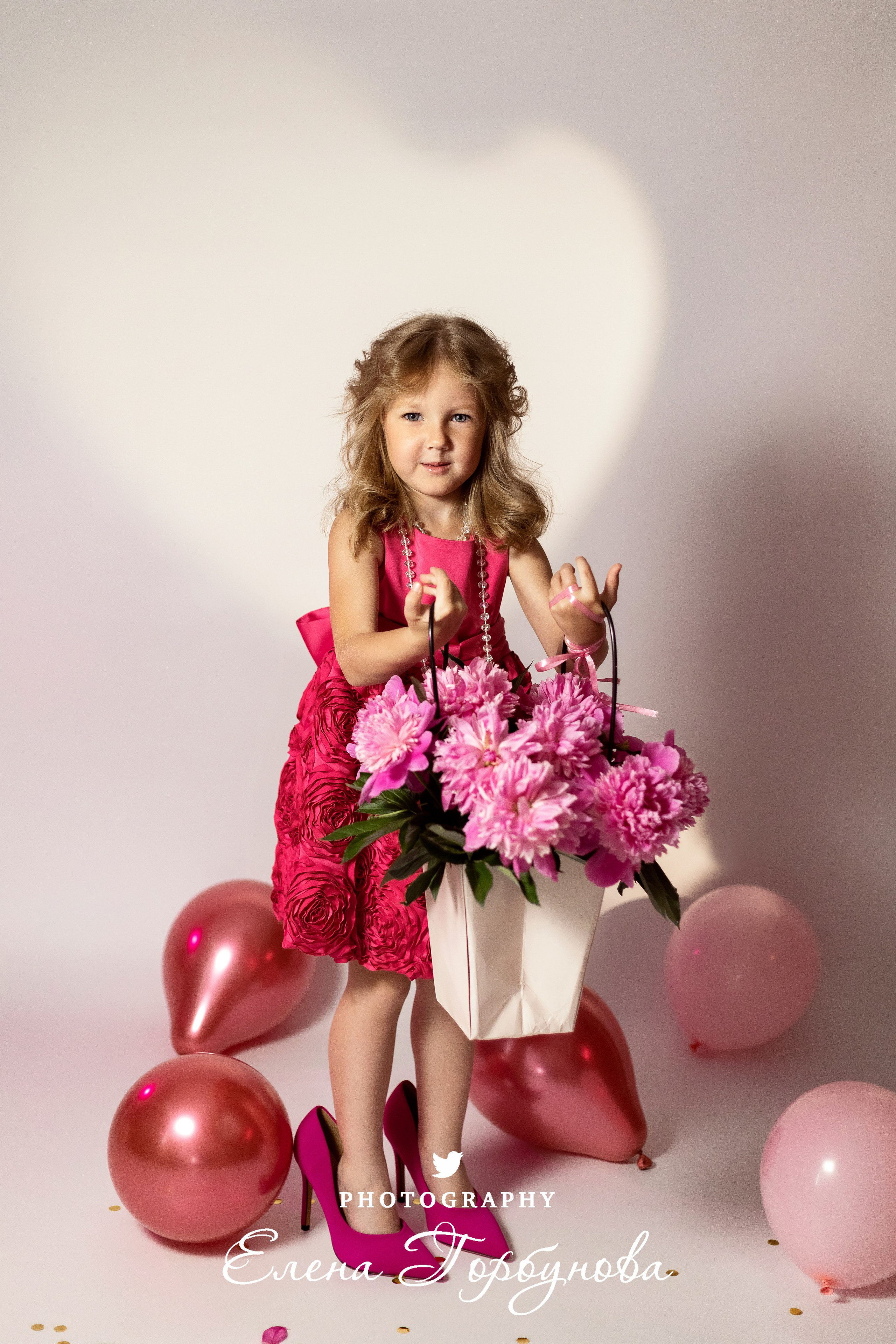 «Модница в розовом» В моей студии. Вероника и Александра. 2024. Фотограф Пермь. Свадьбы. Семья и дети, школа, д. сад. Фотокниги