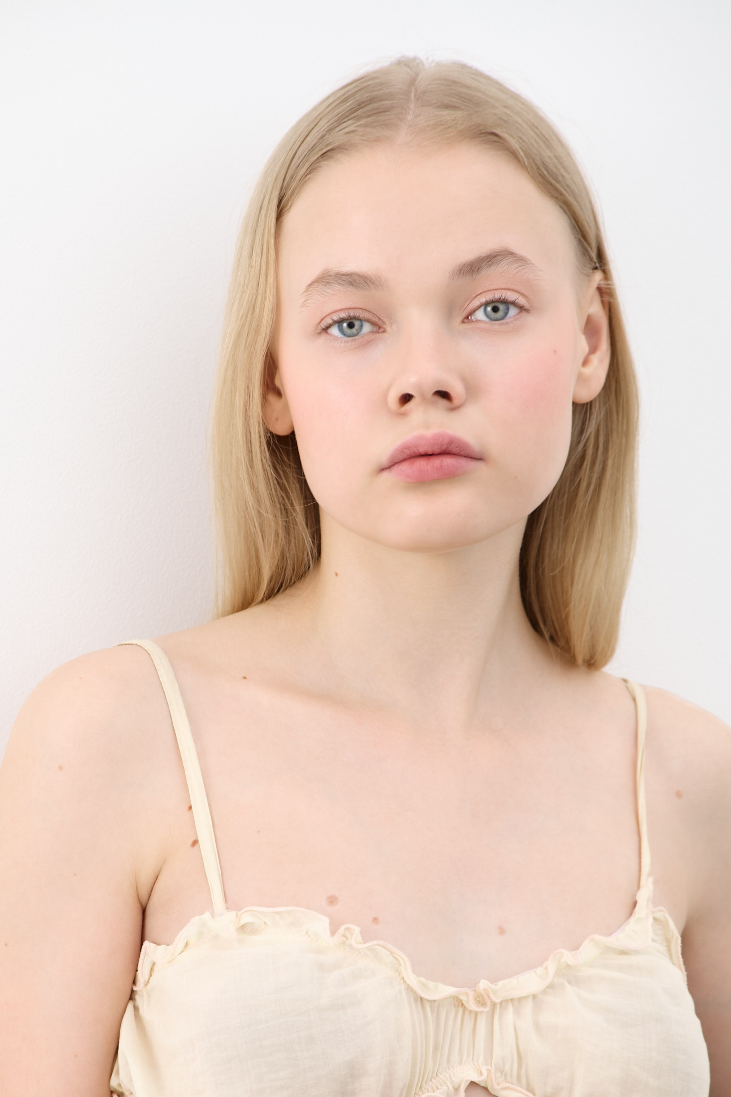 Модельные тесты для Насти. Модельные тесты в Москве. Фотограф Вика Паршина