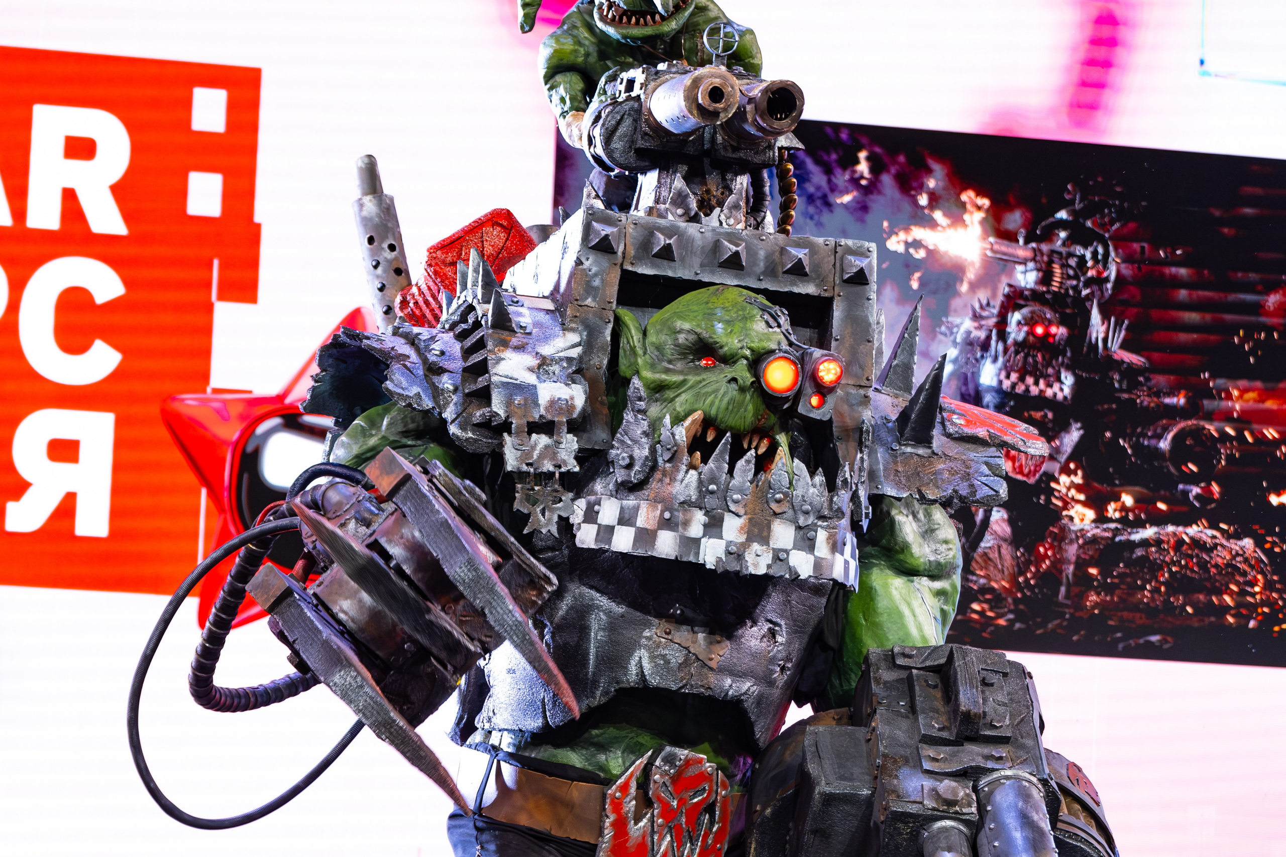 Сцена РЭД ЭКСПО 2024. Косплей фотограф