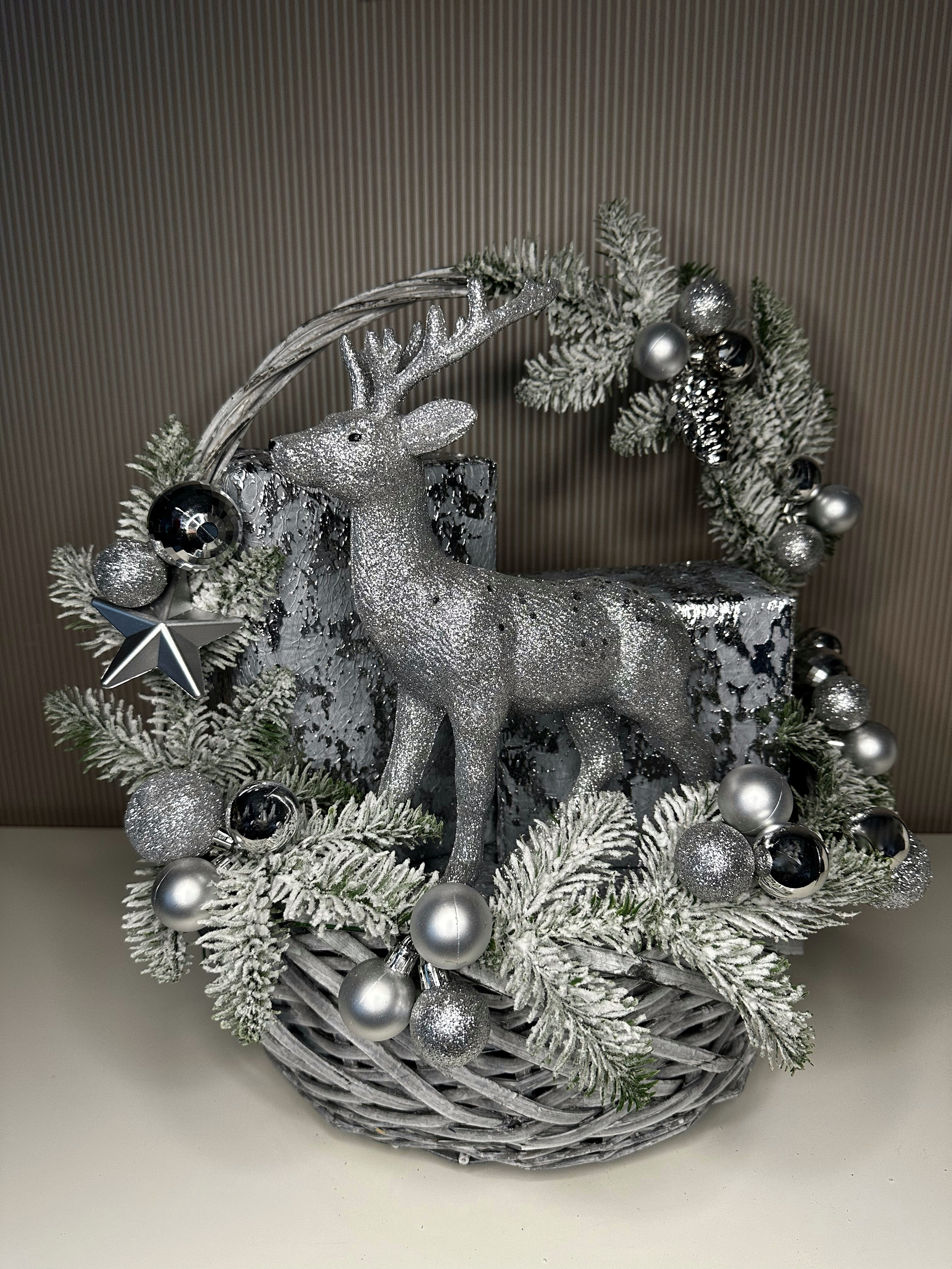 Новогодняя корзина. Студия подарочных наборов «Владия»