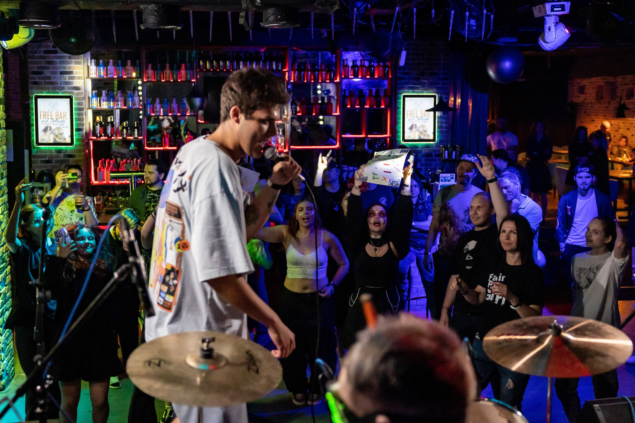 Концерт «Не Школа Барабанов» в Клубе «SOVA». Фотограф Владимир Охрименко