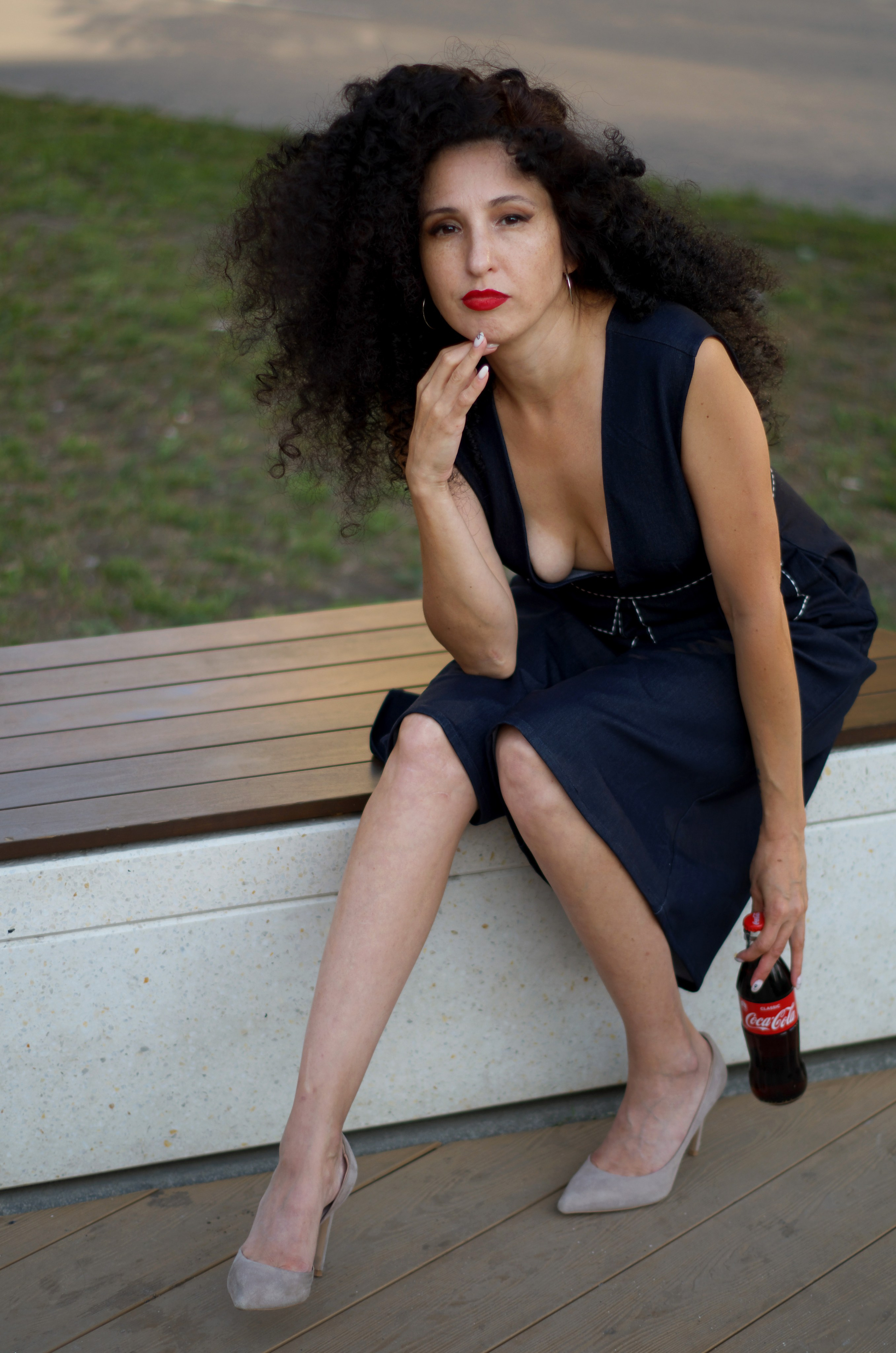 Женский портрет: стрит. Фотограф Марина Доглядная Челябинск фотосессии с лошадьми, мотоциклами