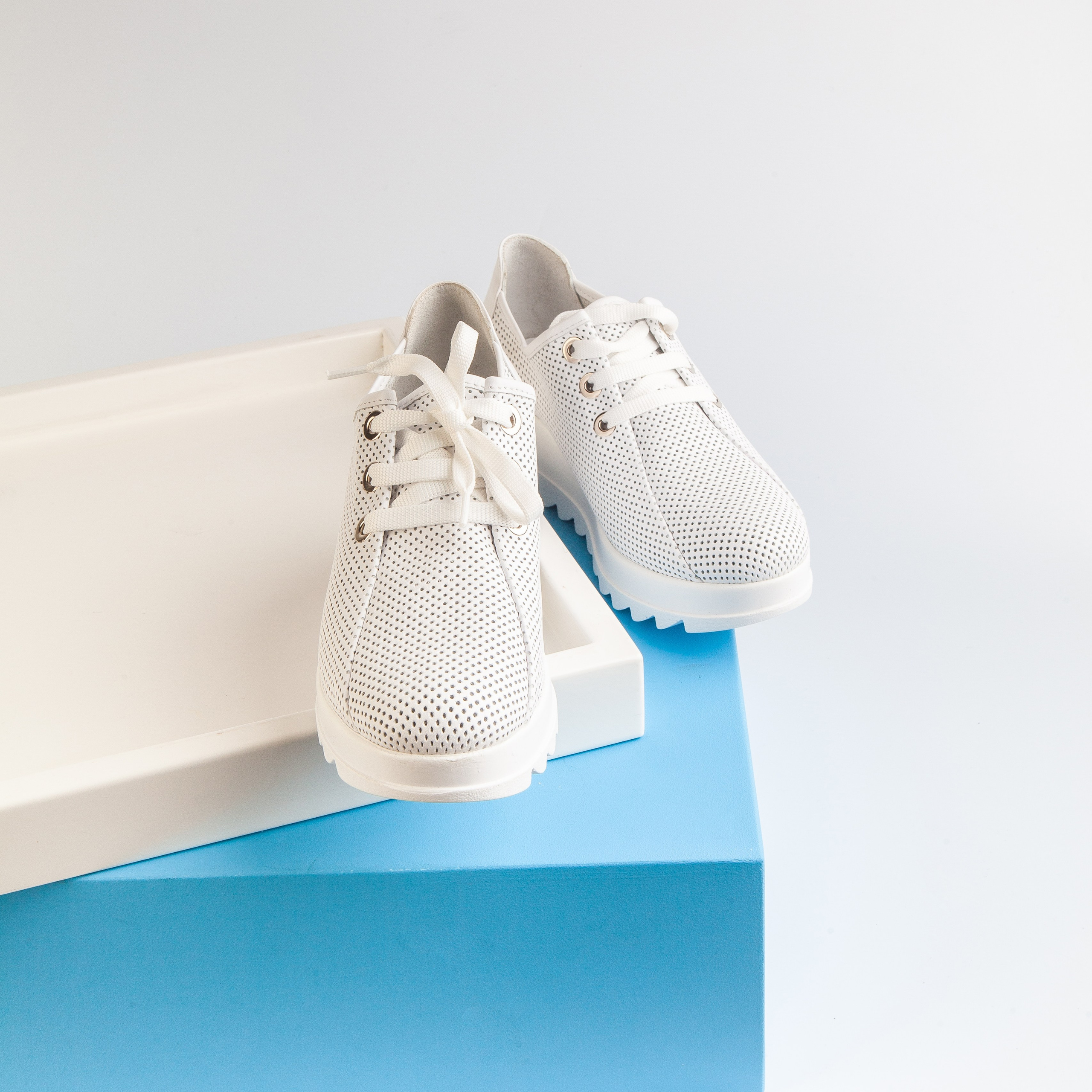 Обувь-модели. Съемка в фотостудии для маркетплейсов. Топ-фотограф