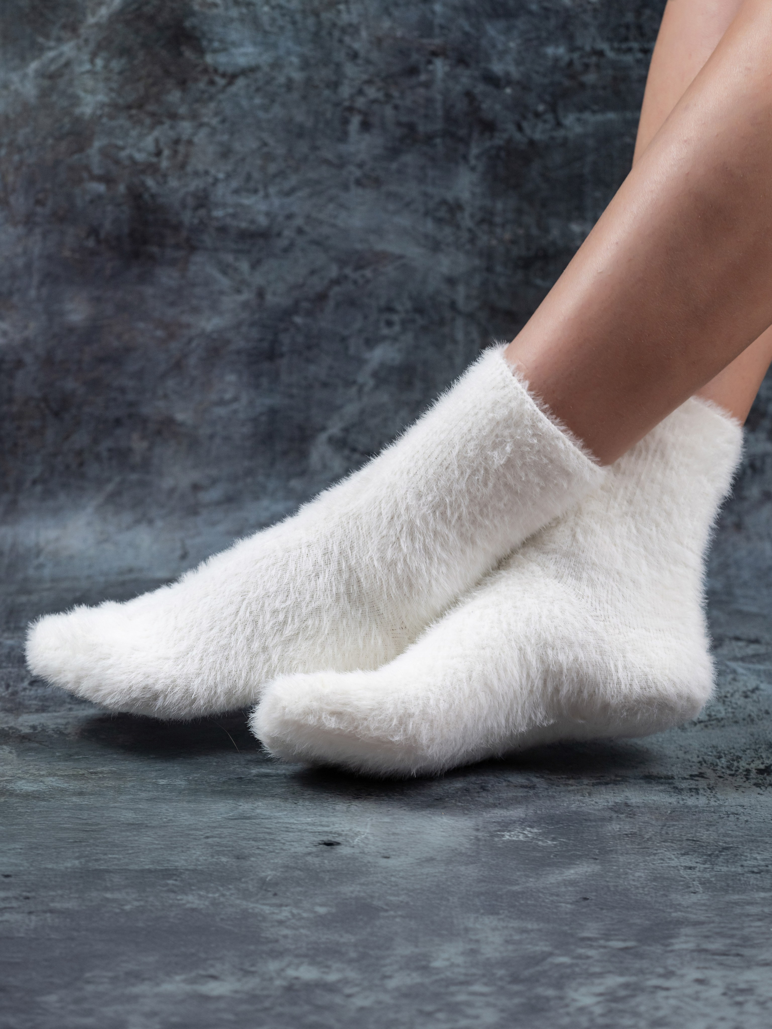 Женские носочки из норки, фотосъемка для маркетплейсов с нанесением инфографики. Олейник Денис — предметный фотограф, фотограф для маркетплейсов в Казани