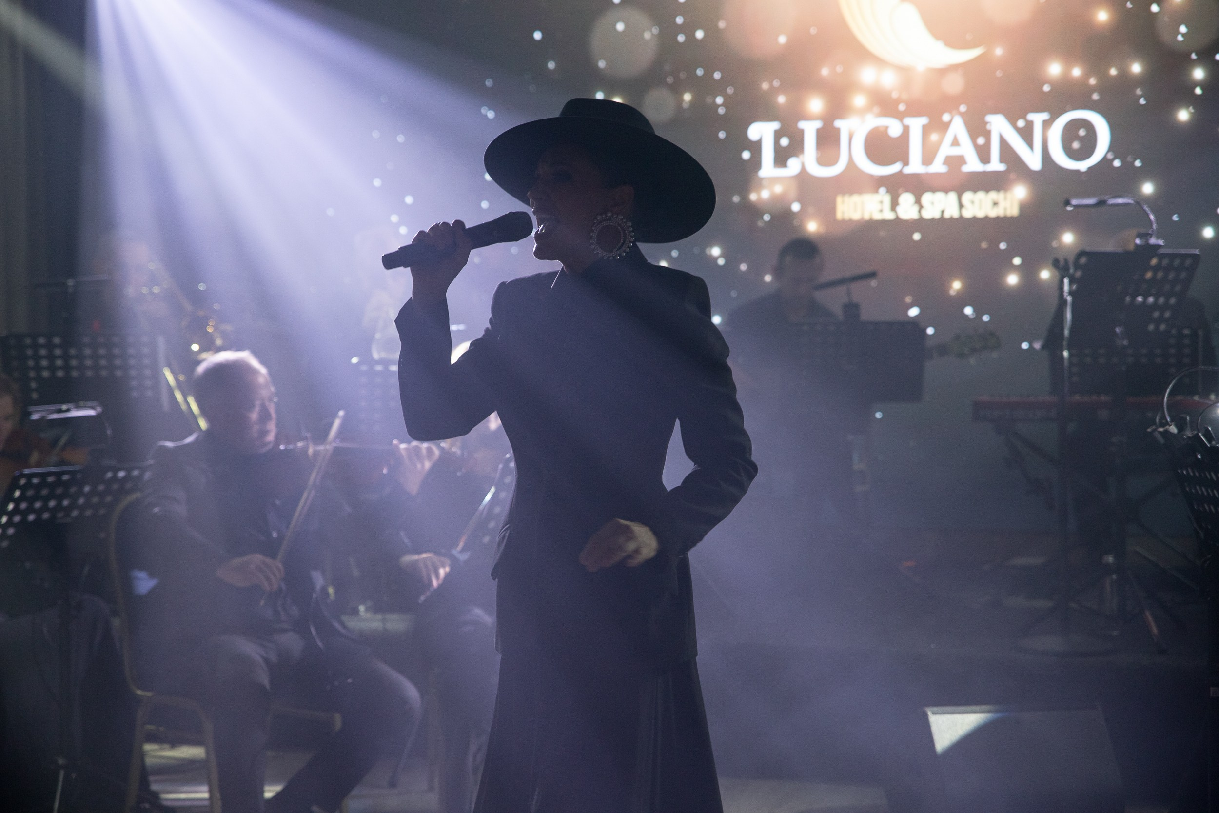 Гастротеатр 1000 свечей LUCIANO. Интерьерный и фуд фотограф в Иркутске Дмитрий Арно