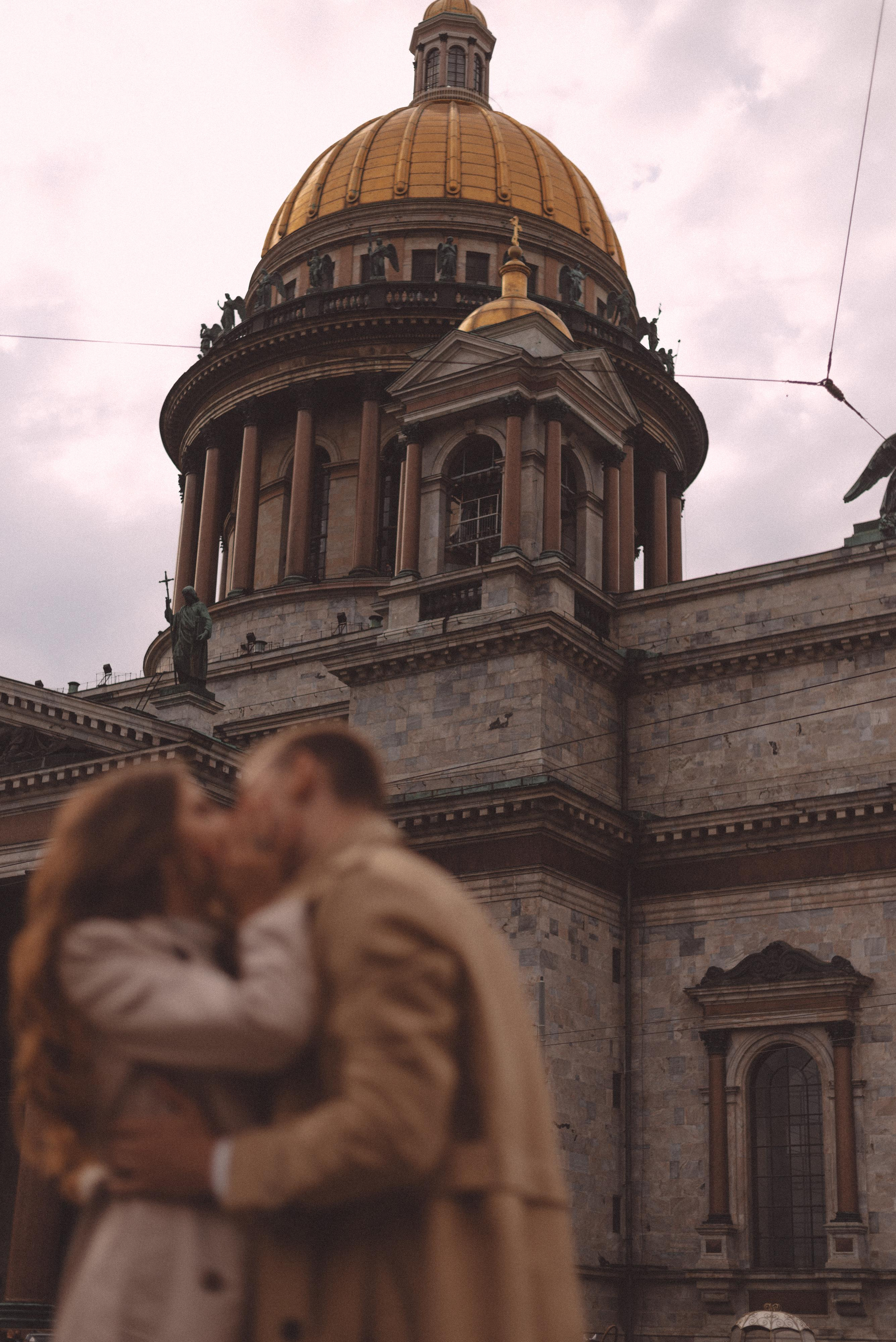 ЛавСтори Исаакиевский собор. Свадебный фотограф в Санкт-Петербурге