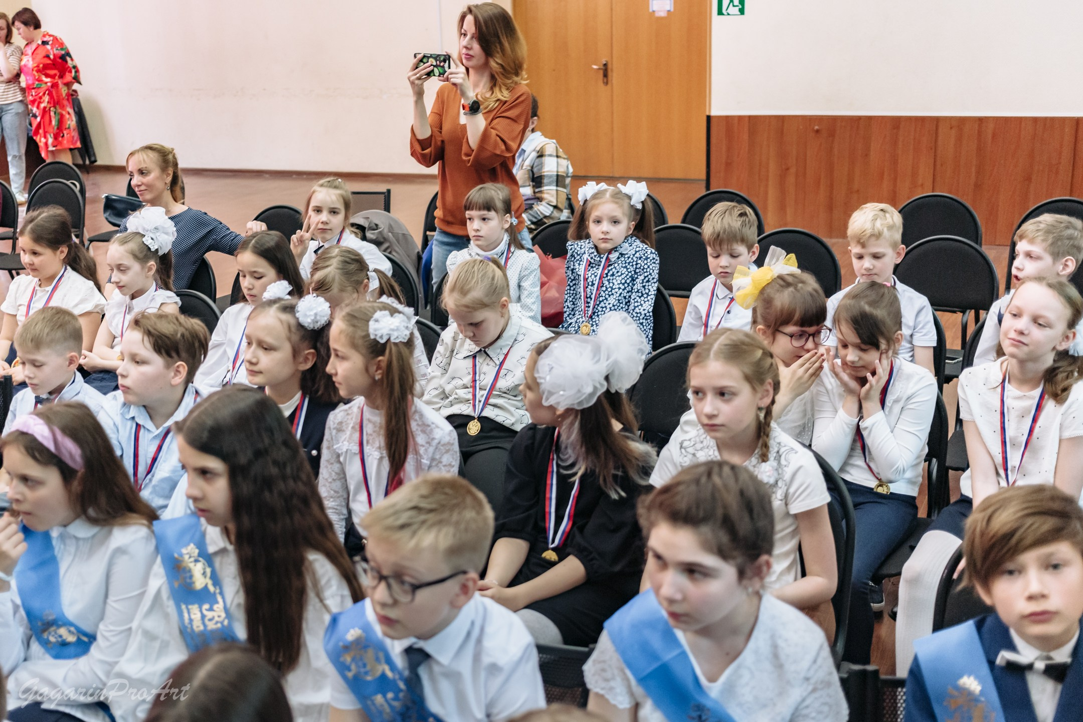 Репортаж в школе на выпускной. Фотограф на выпускной. GagarinProArt
