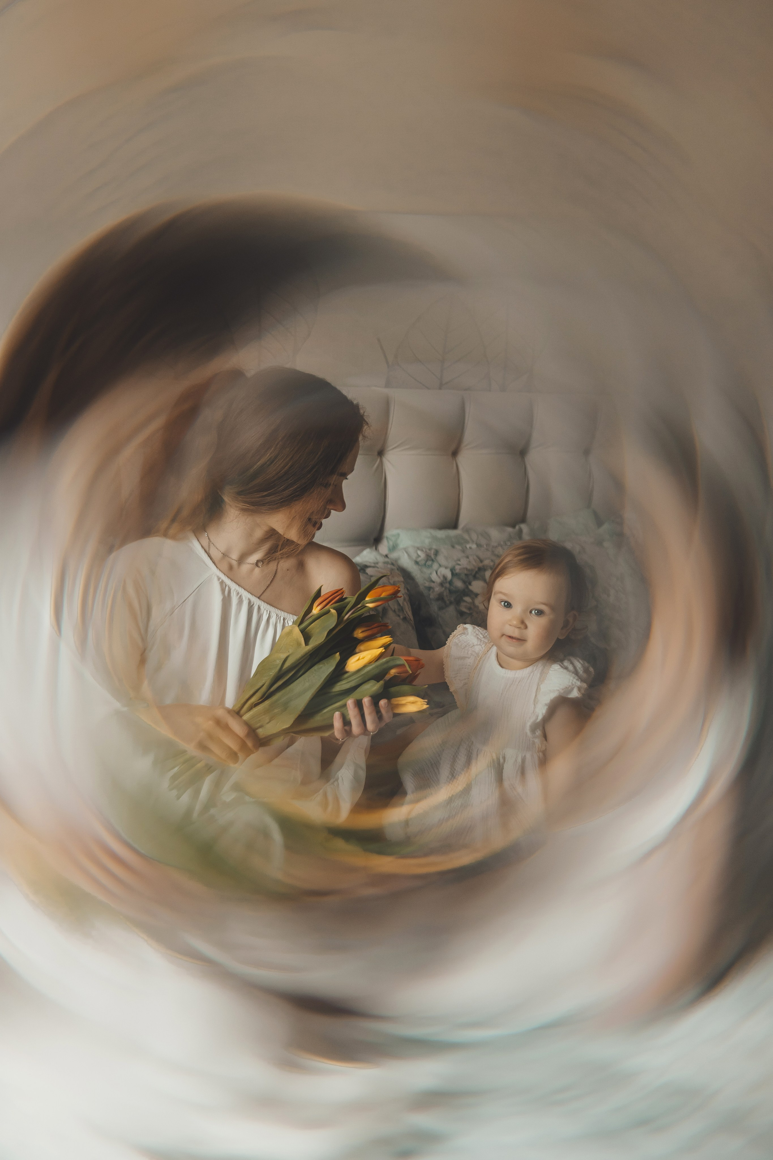 Весенняя домашняя семейная фотосессии мамы с дочками. Семейный и женский фотограф в Москве Надежда Воробьева