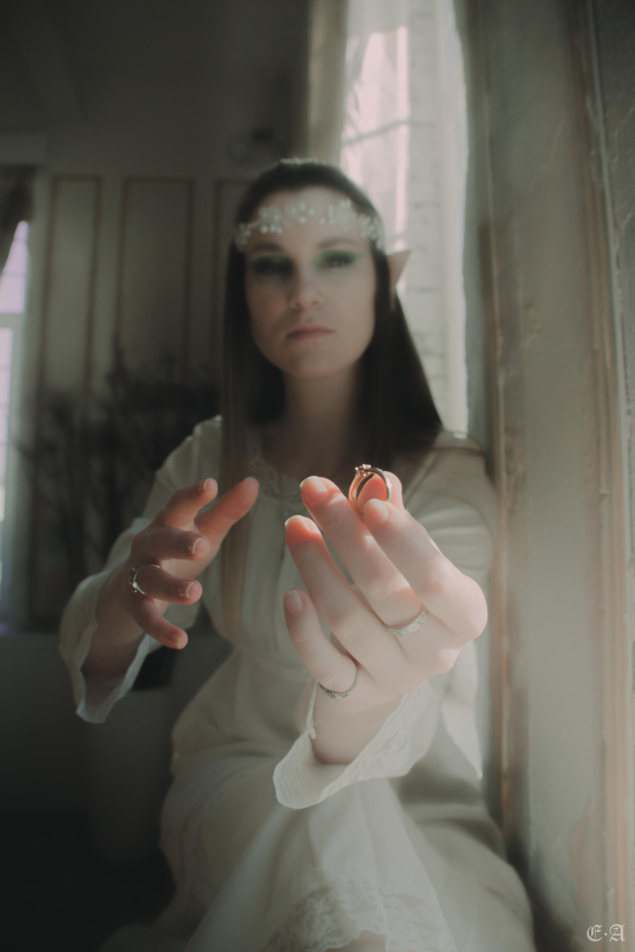 История сына древа Феанор и одного из Майар. Фотограф Ellairen