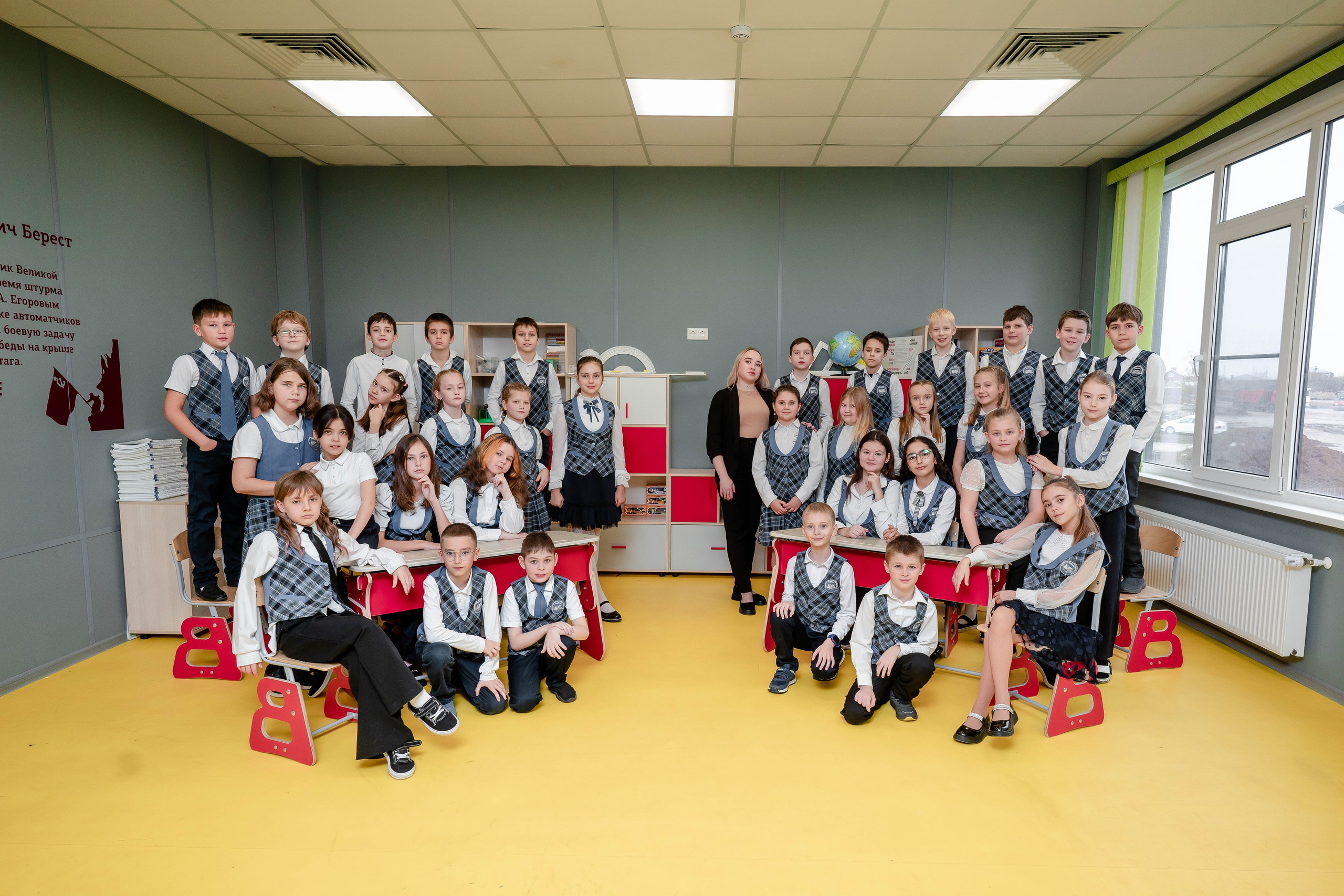 «Школьные годы» (до 120 страниц) для 1-4 и 5-9 классов. Современные Выпускные Альбомы в Ростове-на-Дону