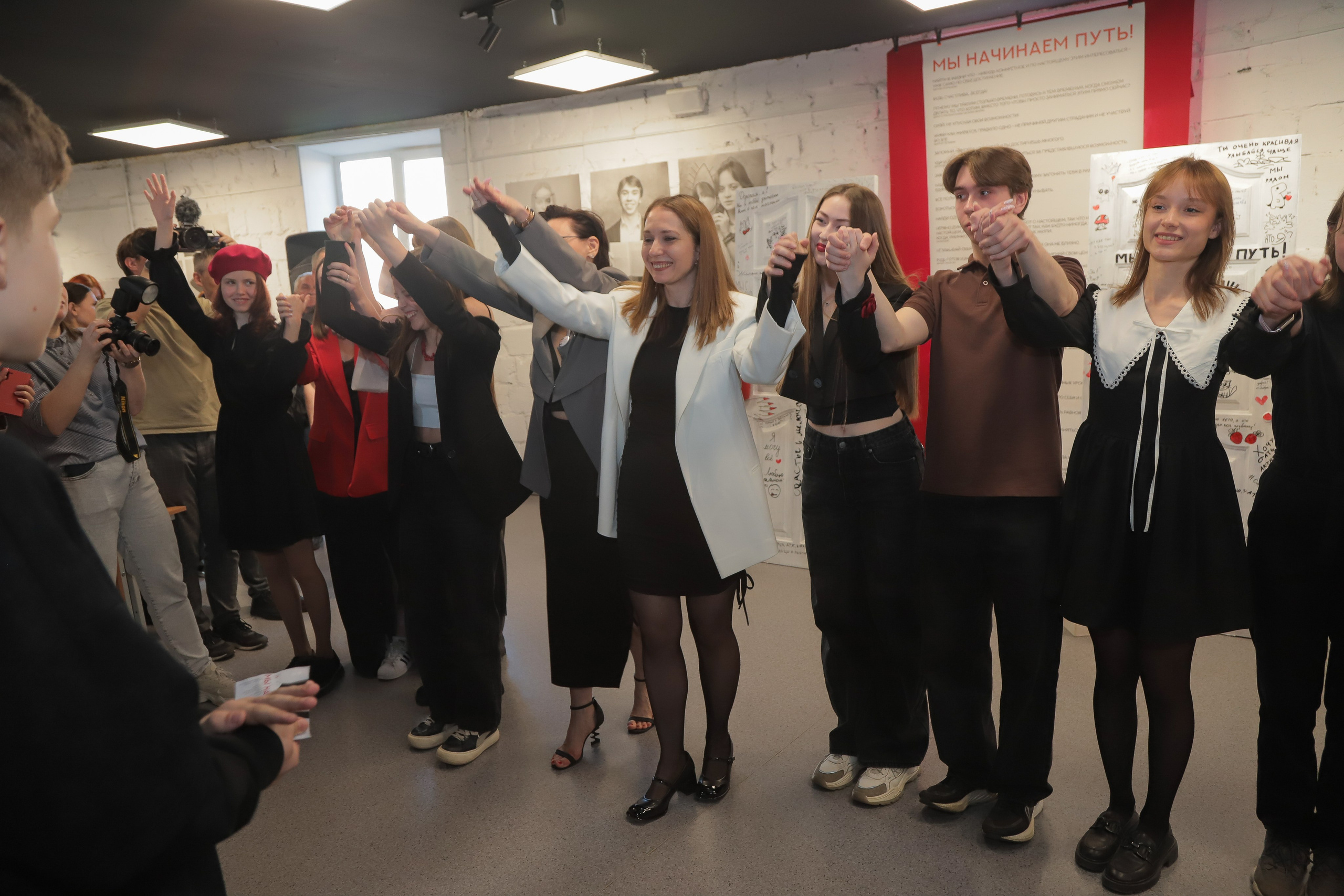 Выставка — проект «Мы начинаем путь!». АРТИКУЛ. Выпускные альбомы Нижний Тагил