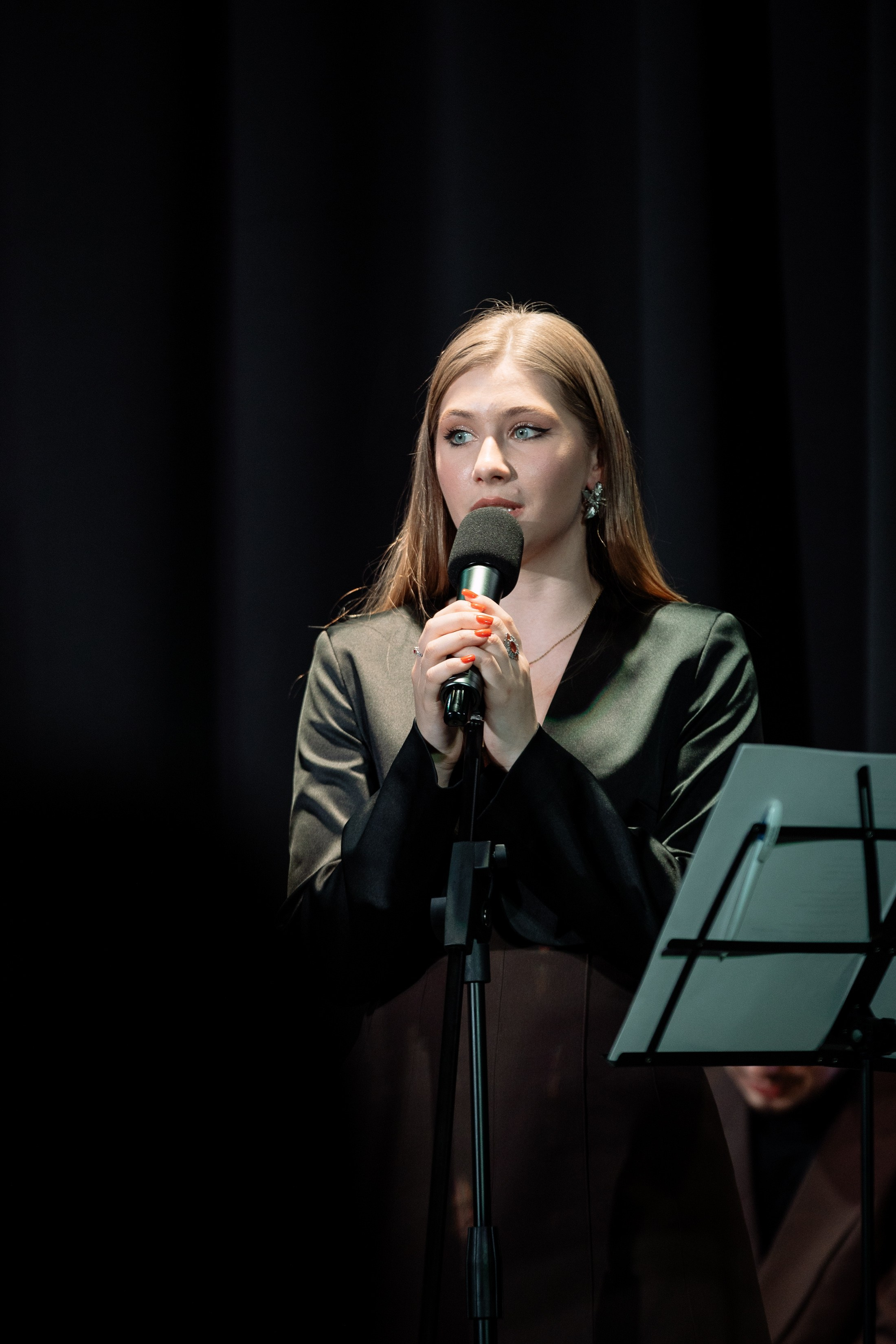 Поэтический вечер с Игорем Бушмелевым и Никой Станиславчик. Фотограф Юлия Мальцева