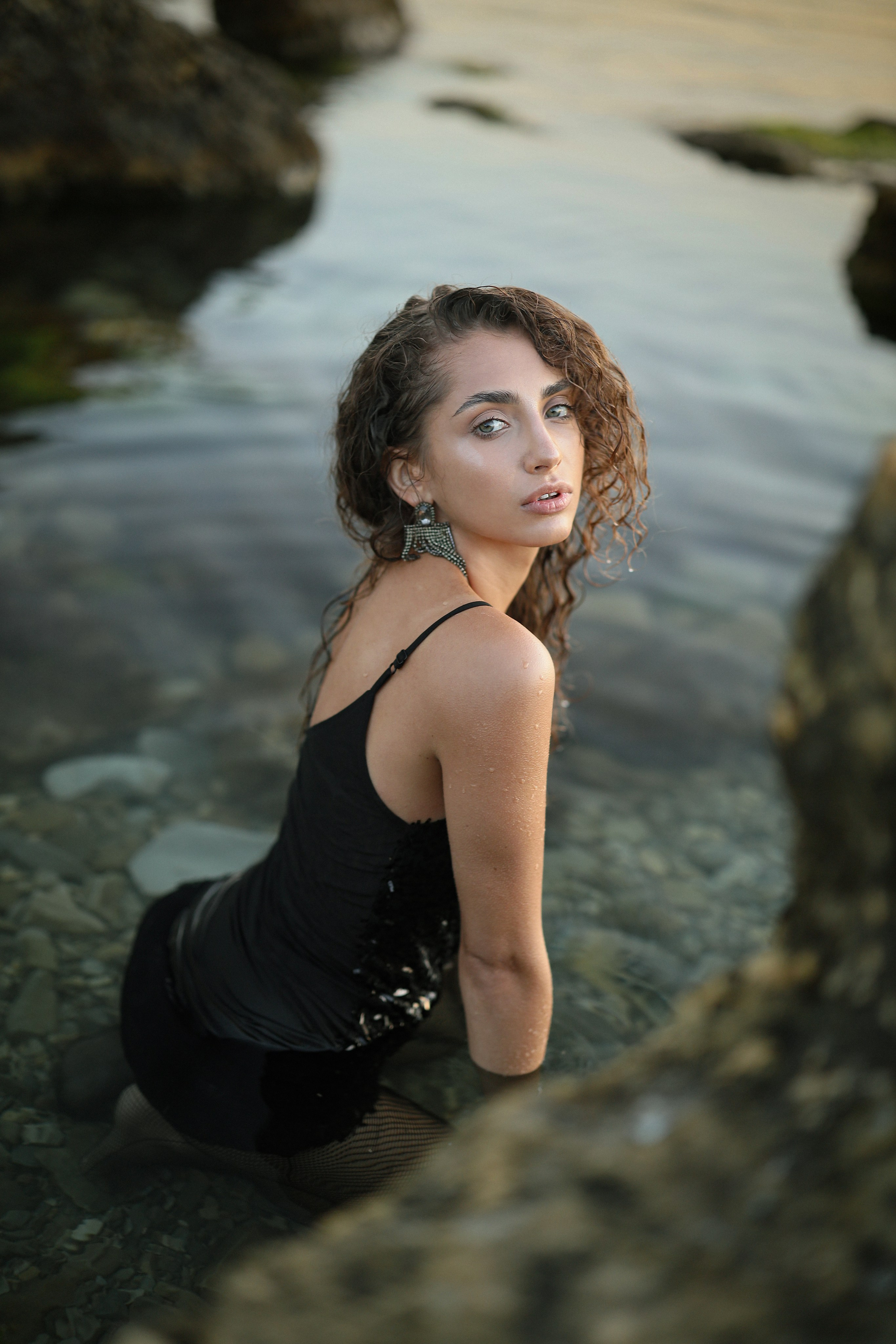 Пляжные фотосессии на море в Абхазии: наслаждайтесь каждым мгновением.