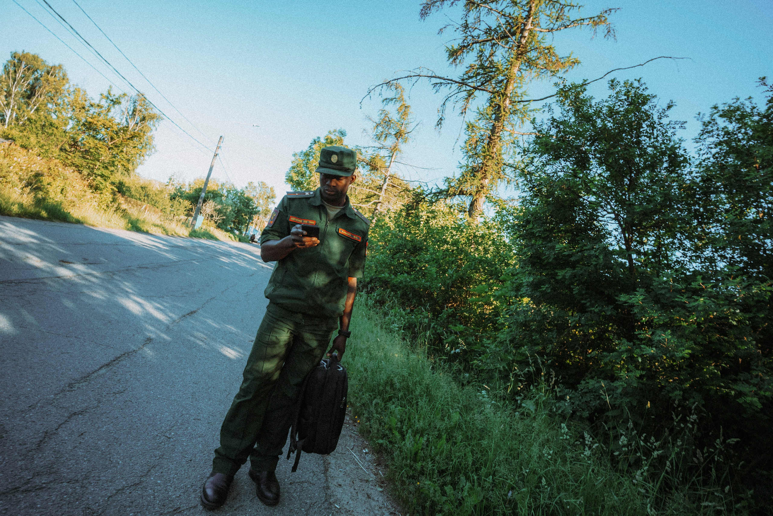 2025. Стрит-фотография, полная абсурда, идиотизма и красоты