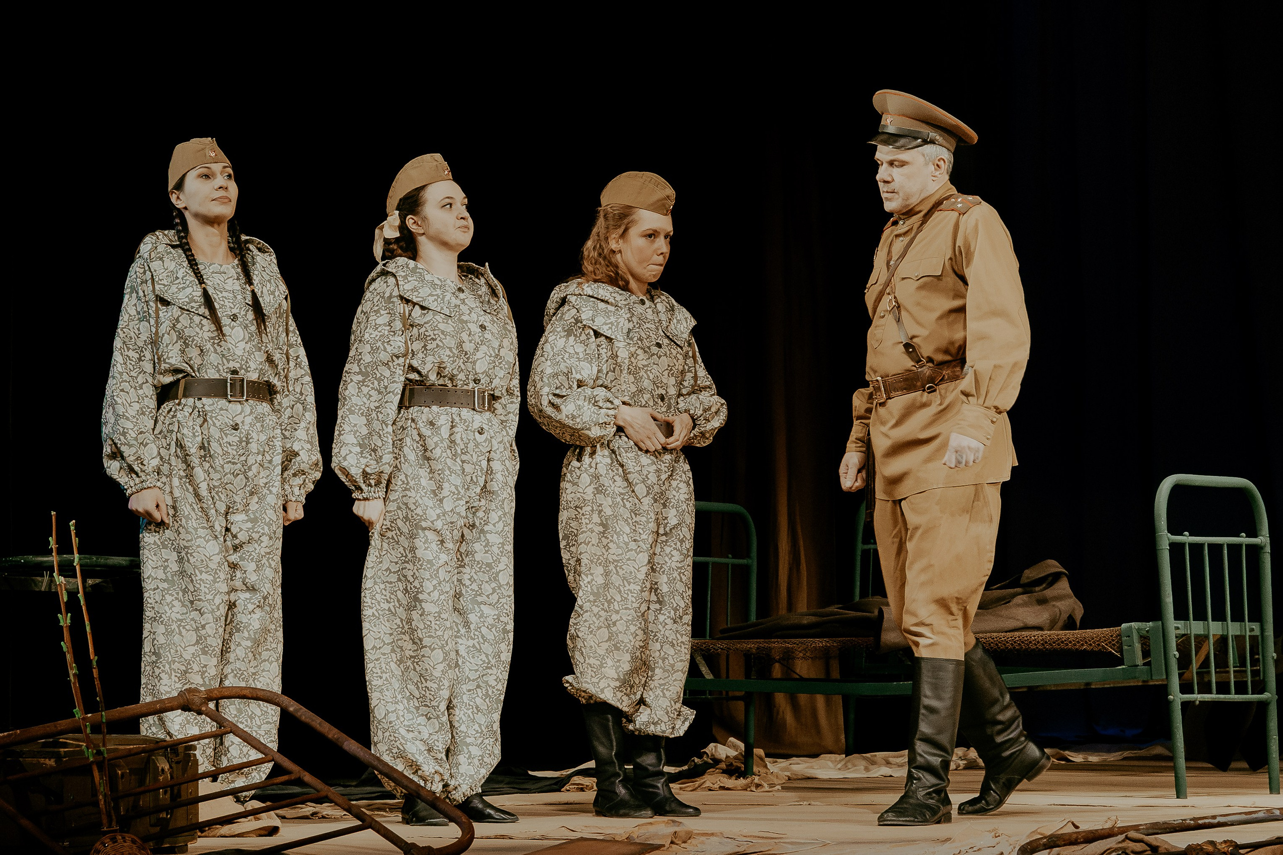 Театр Юного Зрителя " Не покидай меня». Фотограф Марк Файзулин