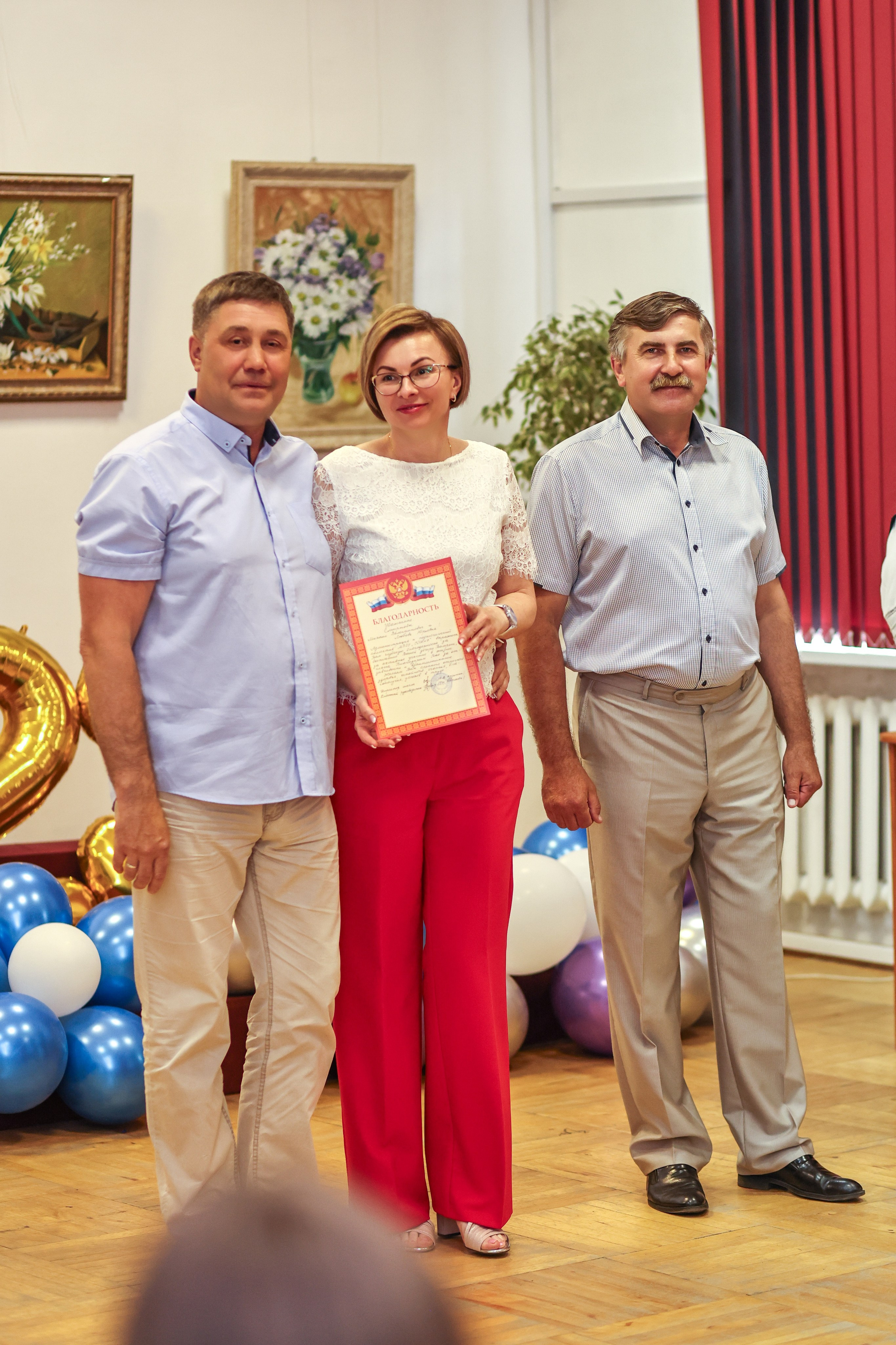 Вручение аттестатов. Школа № 7, выпускники 11 класса 2023 г. Студия выпускных альбомов Остров