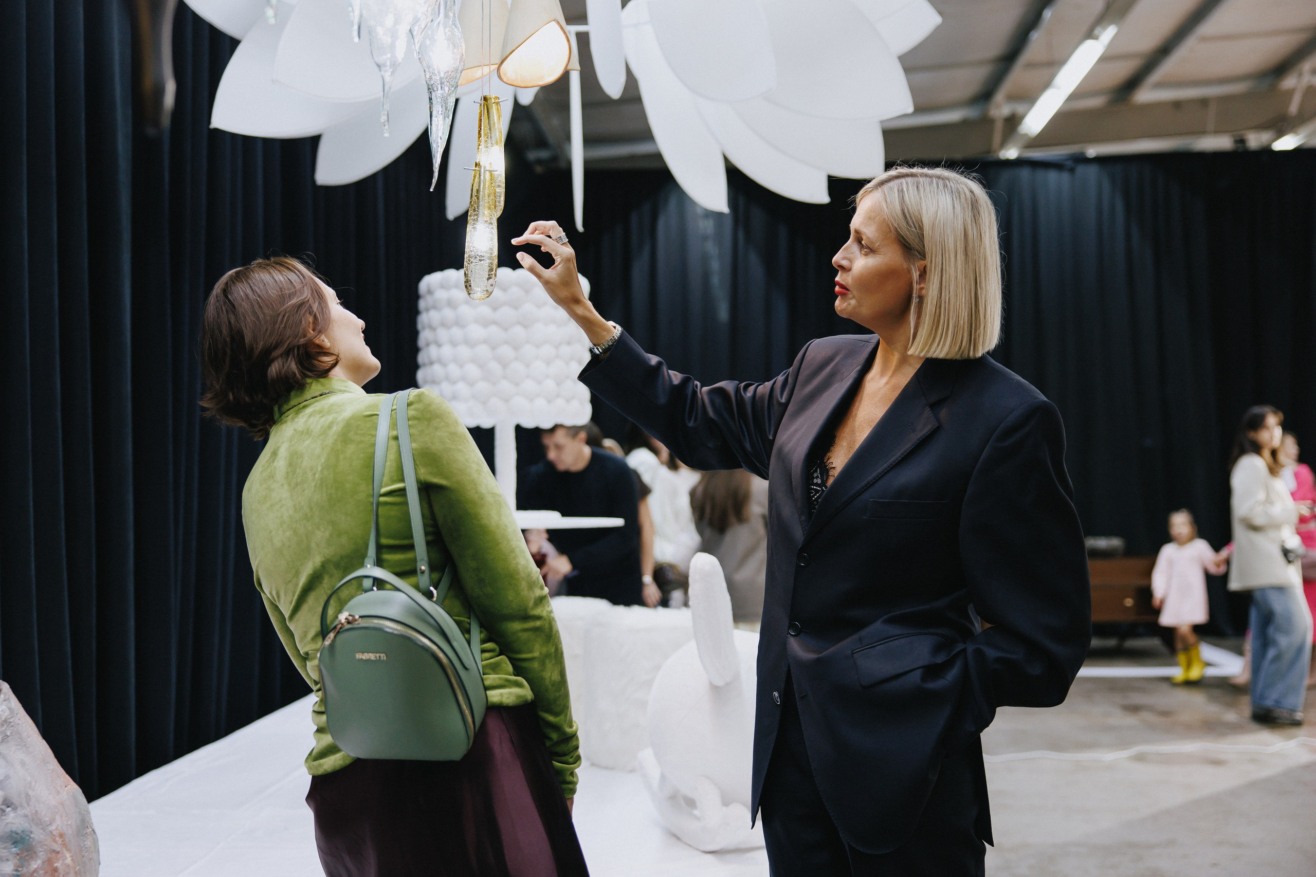 Выставка СТО ВЕЩЕЙ В ИНТЕРЬЕРЕ. Фотограф Иркутск Антипин Сергей