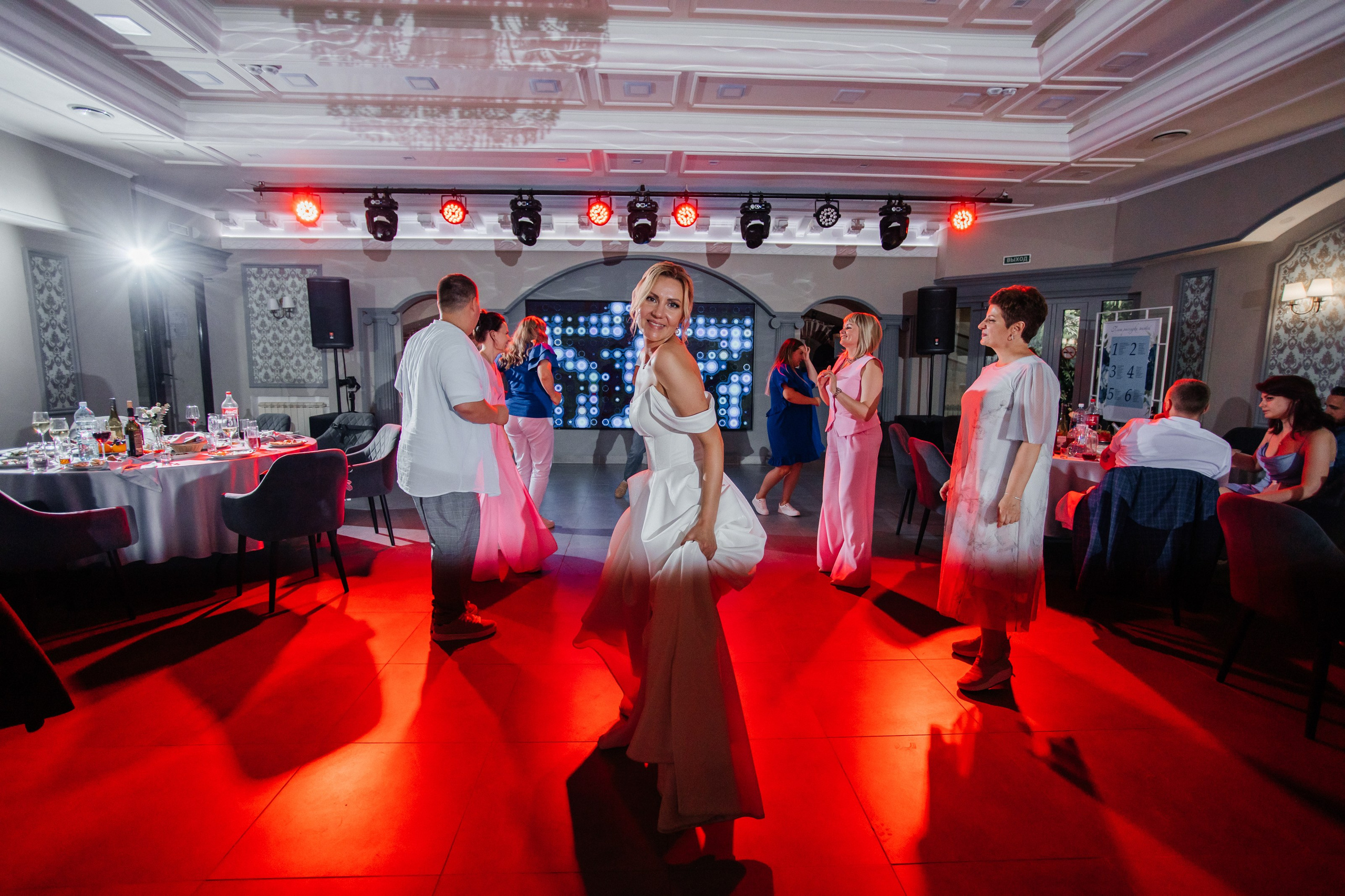 Саша & Валя. Свадебный и портретный фотограф в Омске Антон Карев