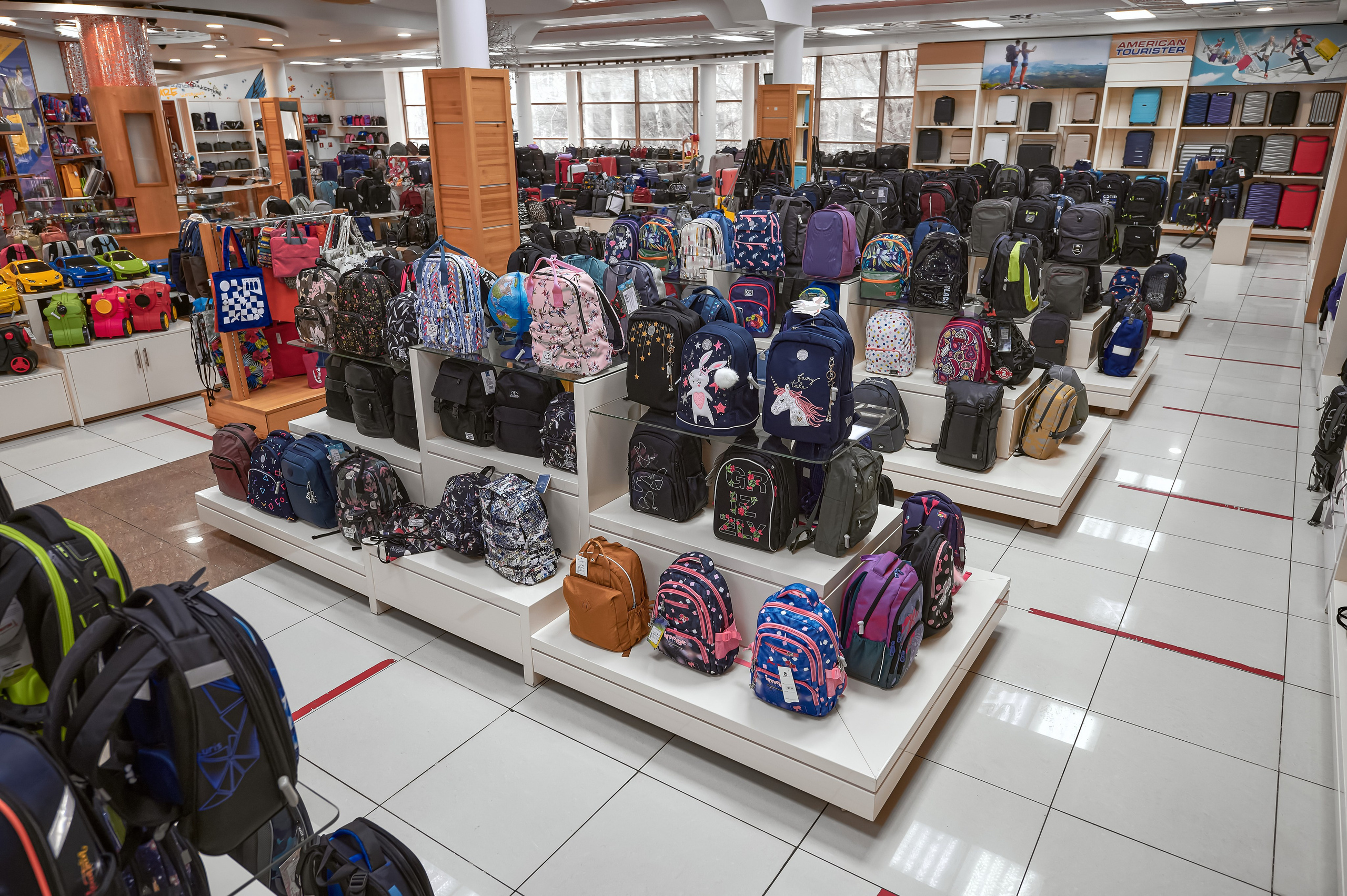 Портфолио по интерьерной и экстерьерной фотосъёмки: Мир Сумок — Правый берег. Фотограф Яковлев Роман — Красноярск