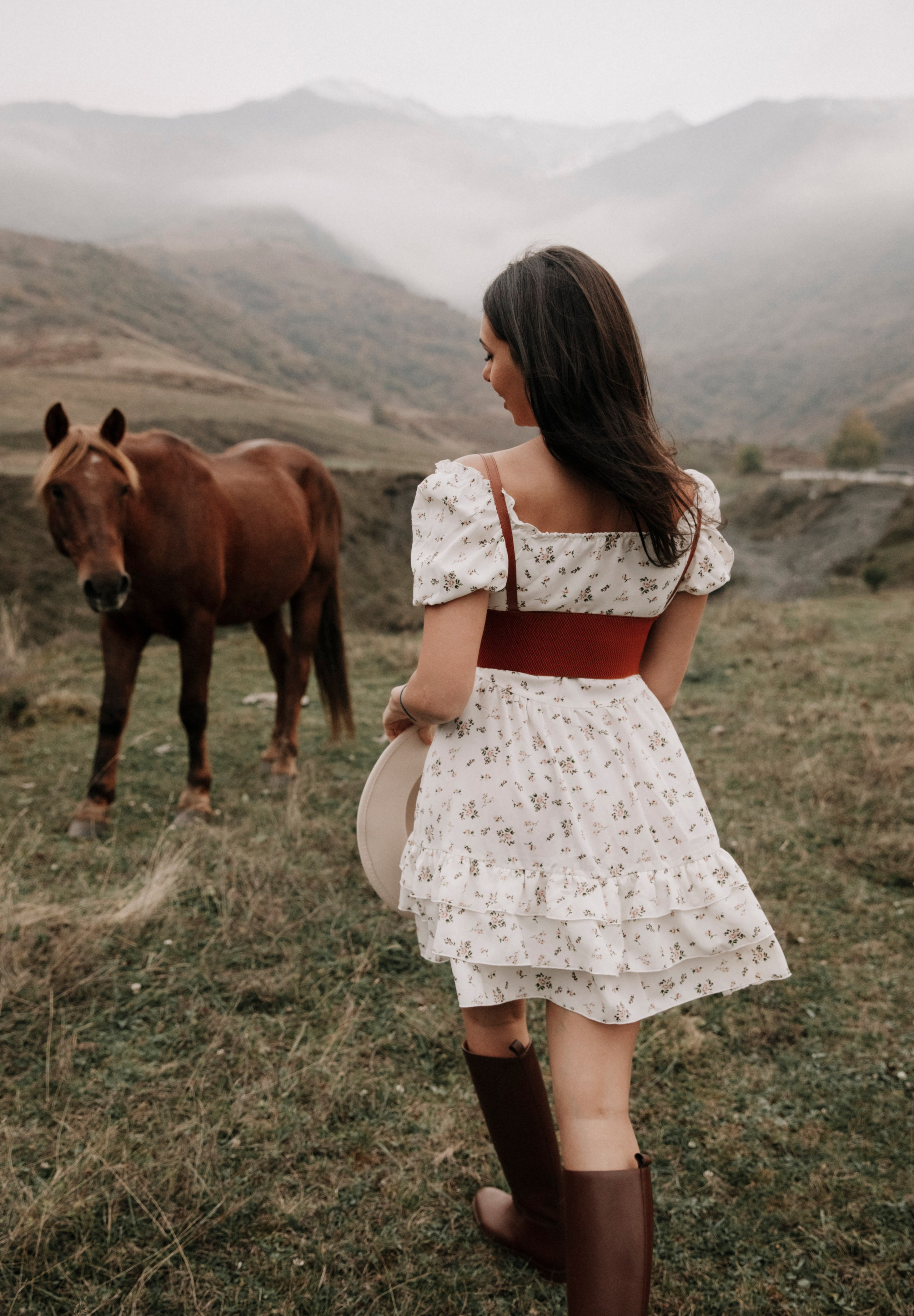 фотосессия с лошадью, фотосессия, лошадь, фотосессия в горах, фото с конем, фотография с лошадью, фотосессия, горы, Кавказ, фотосессия в песках, фотограф Осколкова Ульяна