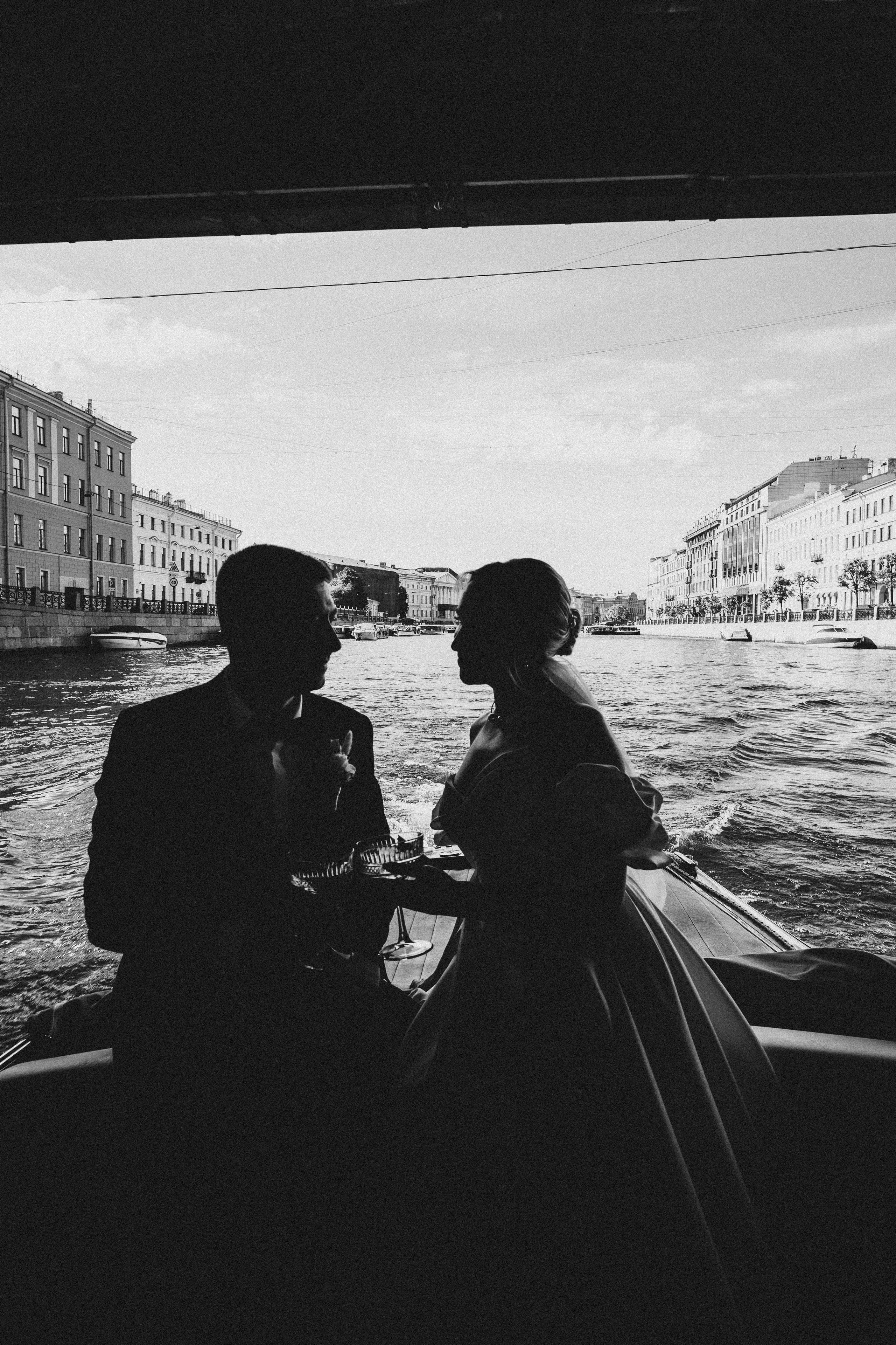 СВАДЕНБНАЯ СЬЕМКА НА КАТЕРЕ ПО КАНАЛАМ САНКТ-ПЕТЕРБУРГА И В АКВАТОРИИ НЕВЫ. Профессиональный фотограф, Санкт-Петербург — Виктория Богомолова