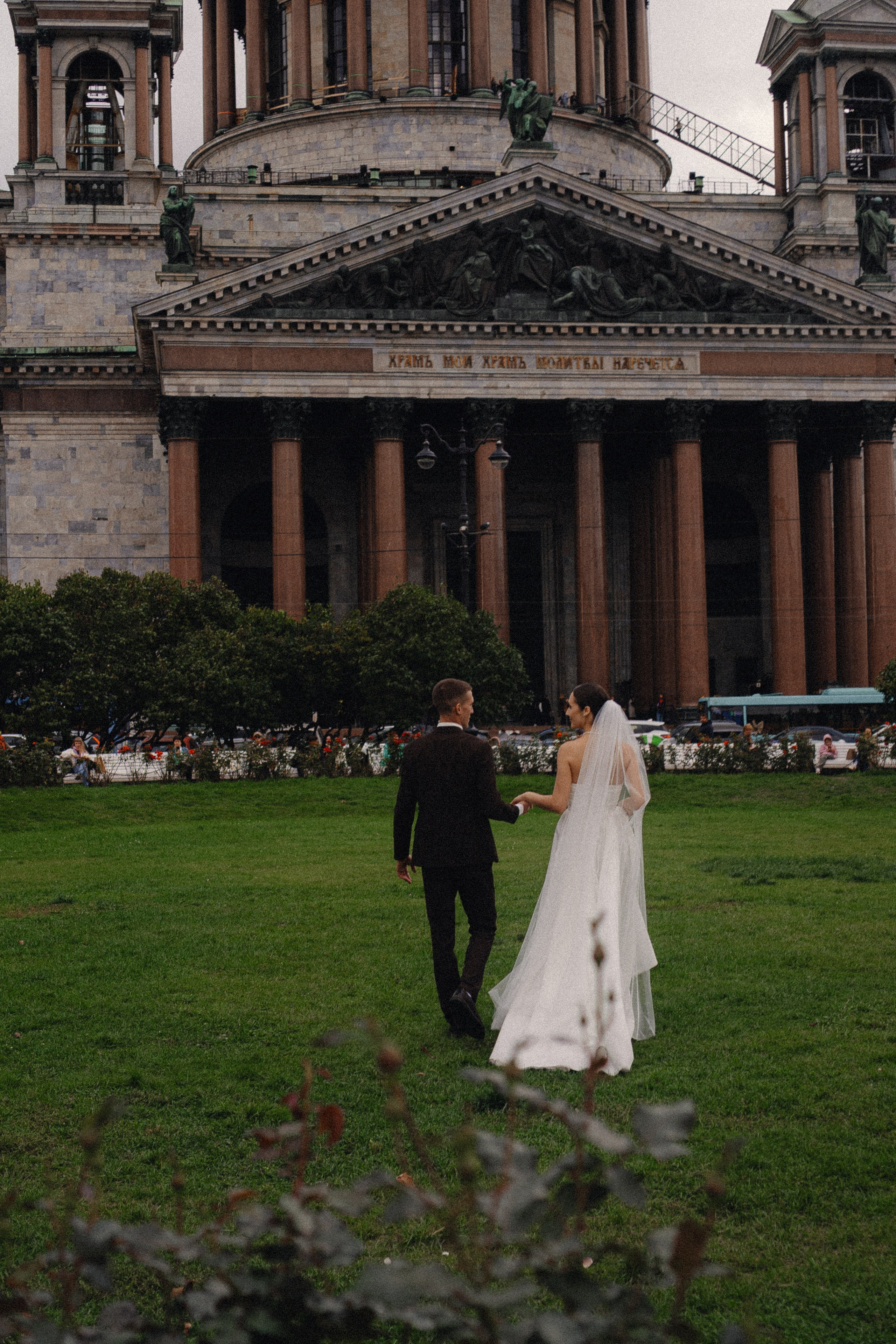 СВАДЕБНАЯ ПРОГУЛКА В САНТК-ПЕТЕРБУРГЕ (ИСАКИЕВСКИЙ СОБОР, ЗИМНЯЯ КАНАВКА, ЭРМИТАЖ И БОЛЬШАЯ МОРСКАЯ УЛИЦА). Профессиональный фотограф, Санкт-Петербург — Виктория Богомолова