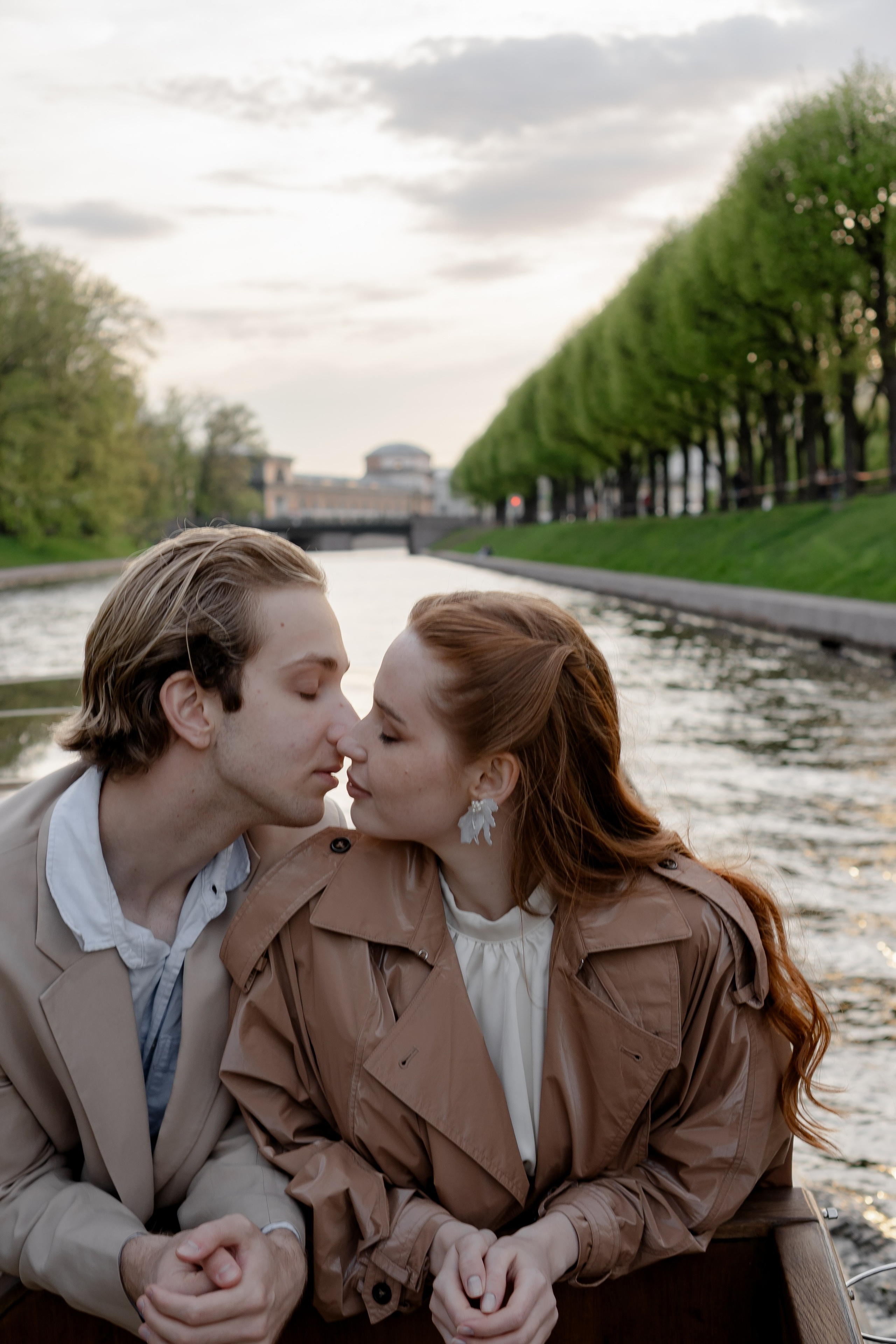 СВАДЕНБНАЯ СЬЕМКА НА КАТЕРЕ ПО КАНАЛАМ САНКТ-ПЕТЕРБУРГА И В АКВАТОРИИ НЕВЫ. Профессиональный фотограф, Санкт-Петербург — Виктория Богомолова