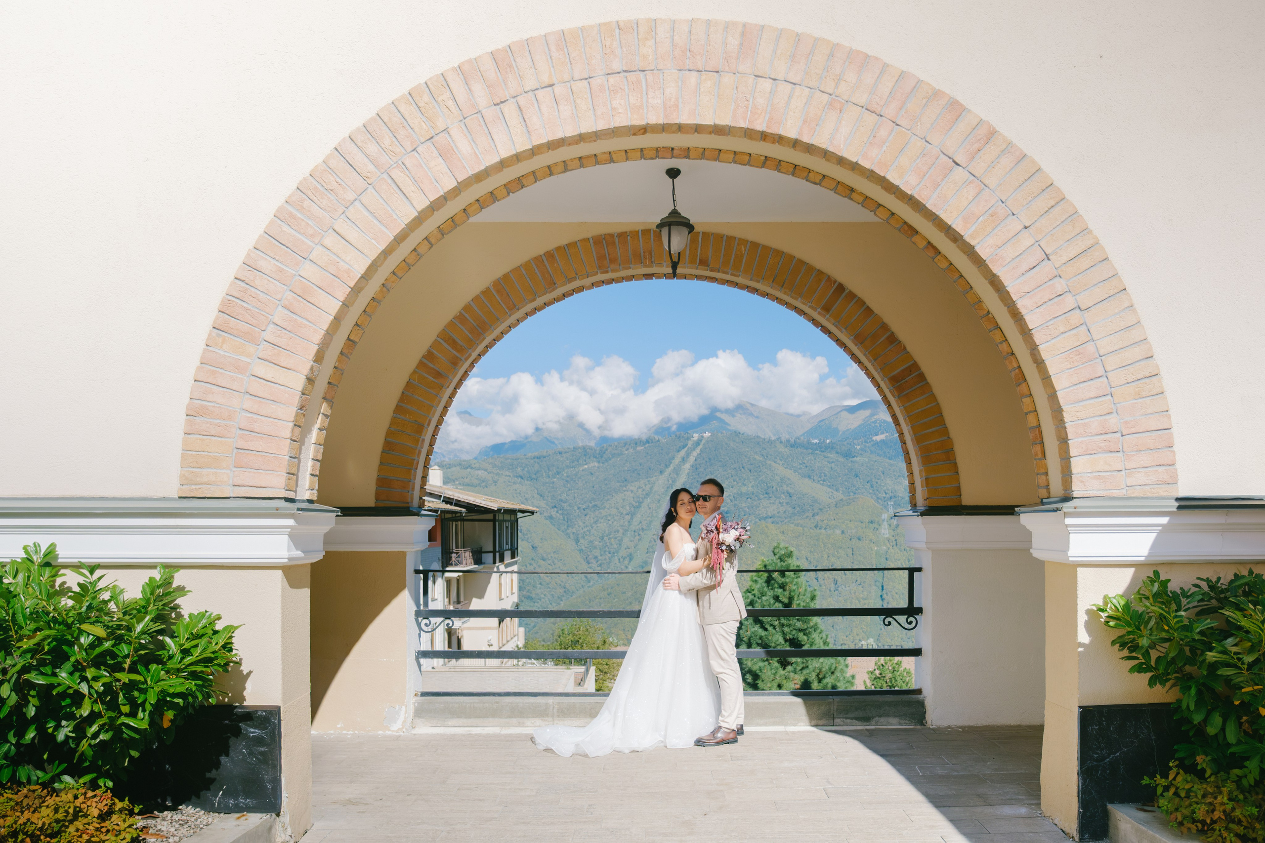 Две Здезды — Храм 19 века. Свадебный Видеограф Фотограф в Сочи