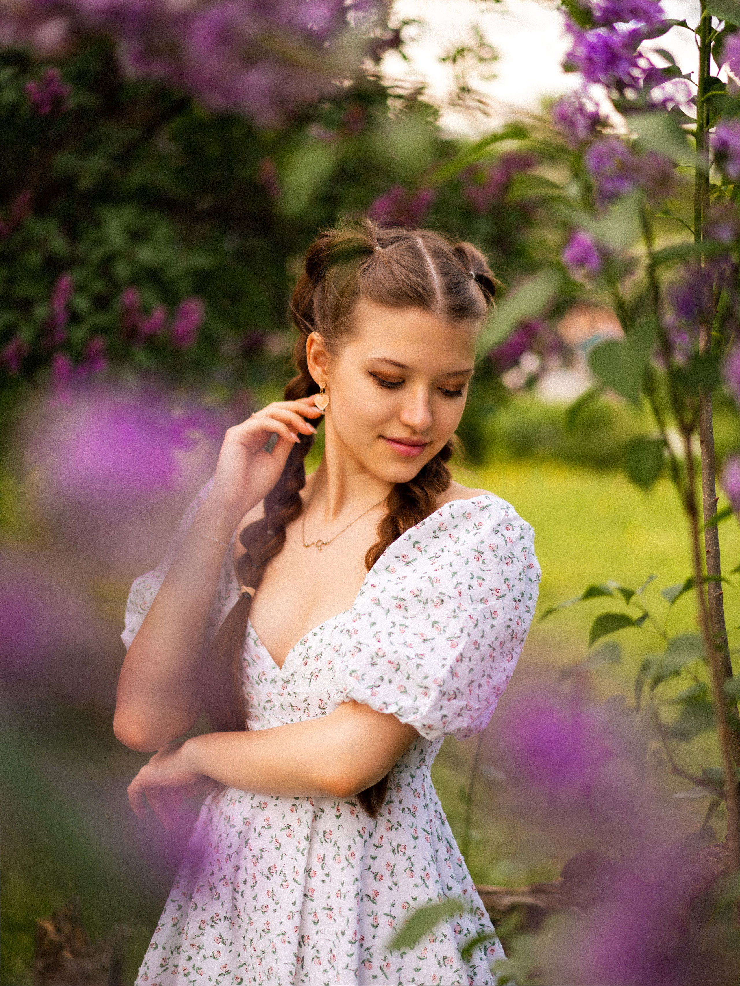 Ольга — фотосессия в сиреневом саду. Фотограф Москва