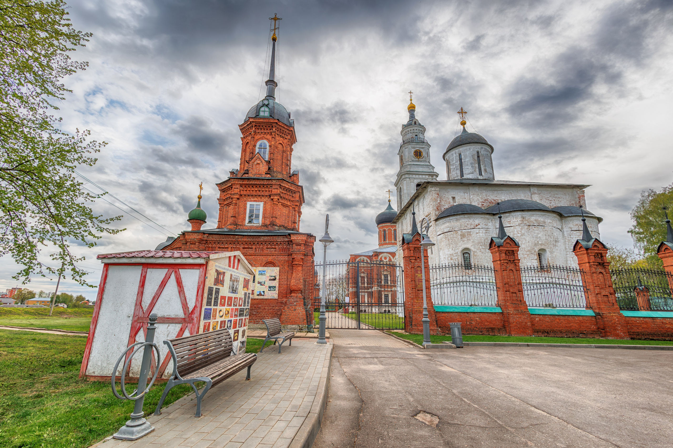 «Тайны Волоколамского кремля: Эхо веков в камне и звоне». 1000 куполов России, фотопроект Вадима Квятковского и Надежды Ельцовой