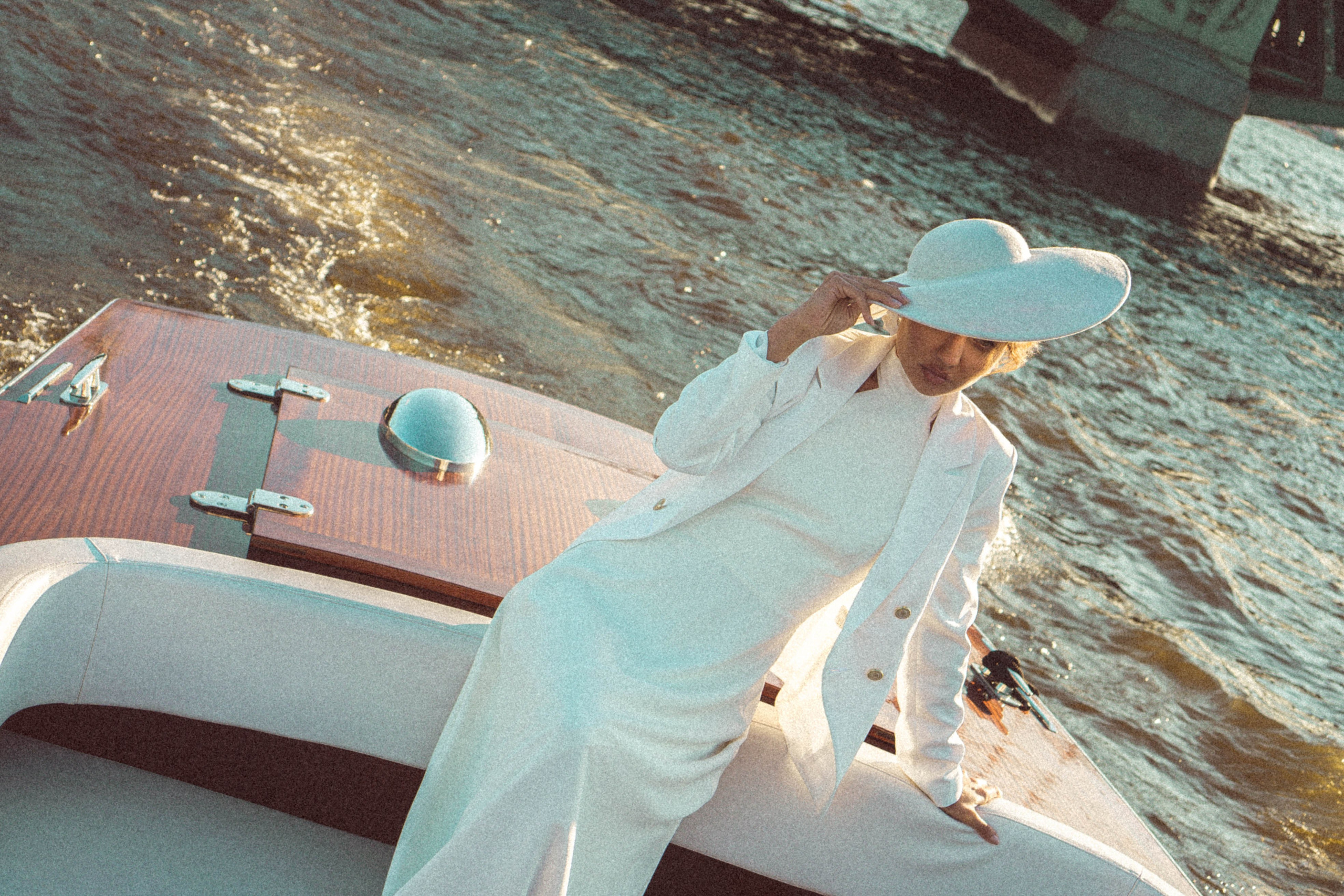 СВАДЕНБНАЯ СЬЕМКА НА КАТЕРЕ ПО КАНАЛАМ САНКТ-ПЕТЕРБУРГА И В АКВАТОРИИ НЕВЫ. Профессиональный фотограф, Санкт-Петербург — Виктория Богомолова