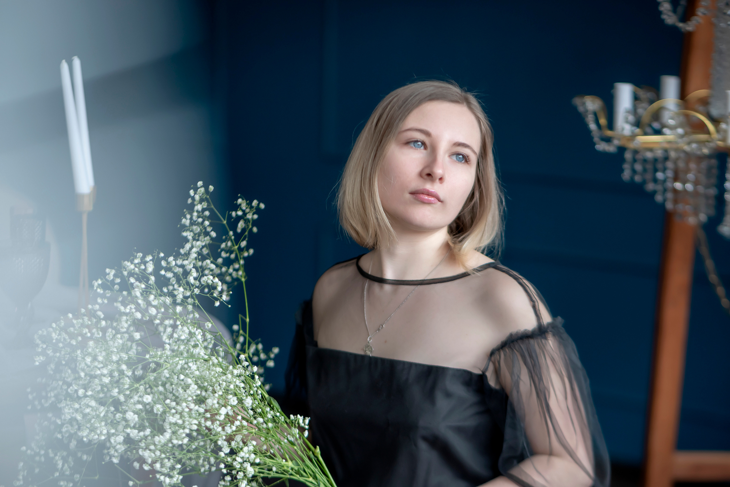 девушка с гипсофилой