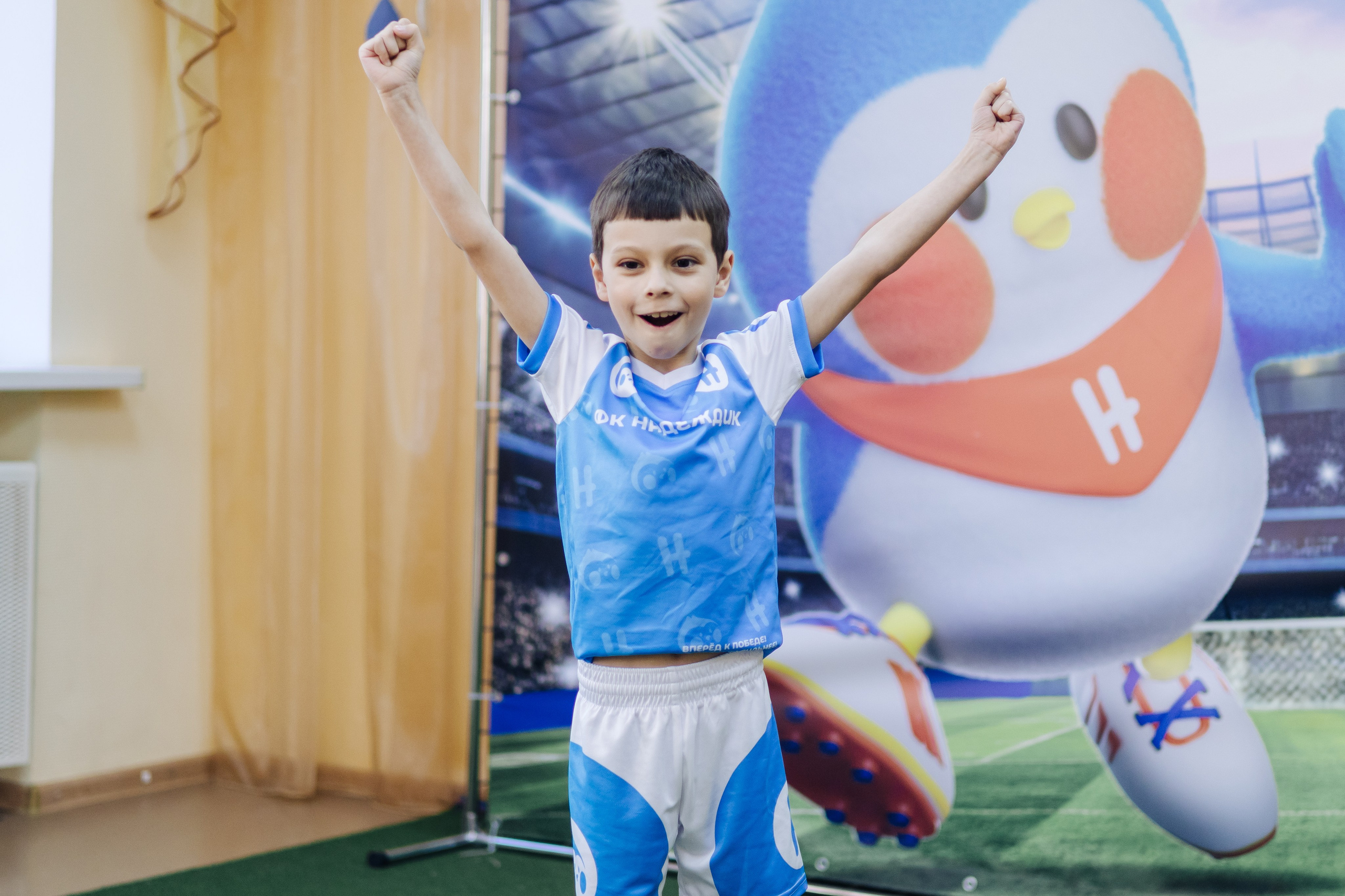 Фотосессия с кубком в детских садах г. Магнитогорска. Денис Прохоров Фотограф в г. Магнитогорск