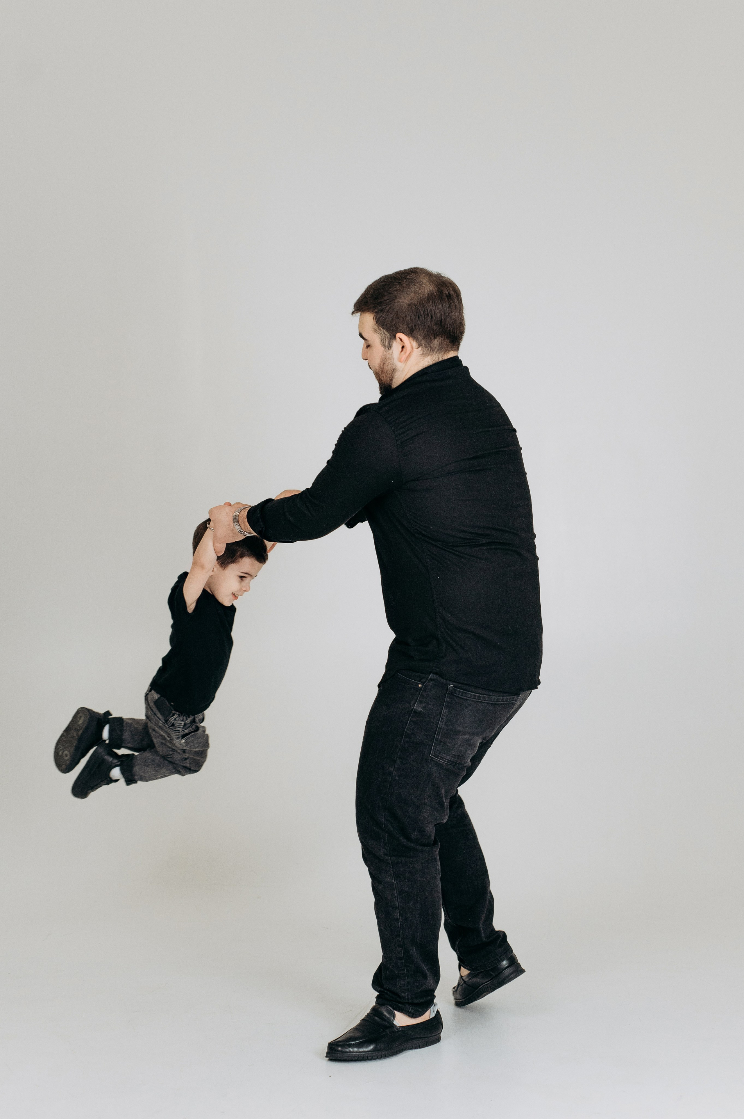 Семейная фотосессия на циклораме. Семейный и свадебный фотограф в Санкт-Петербурге Юлия Мельникова