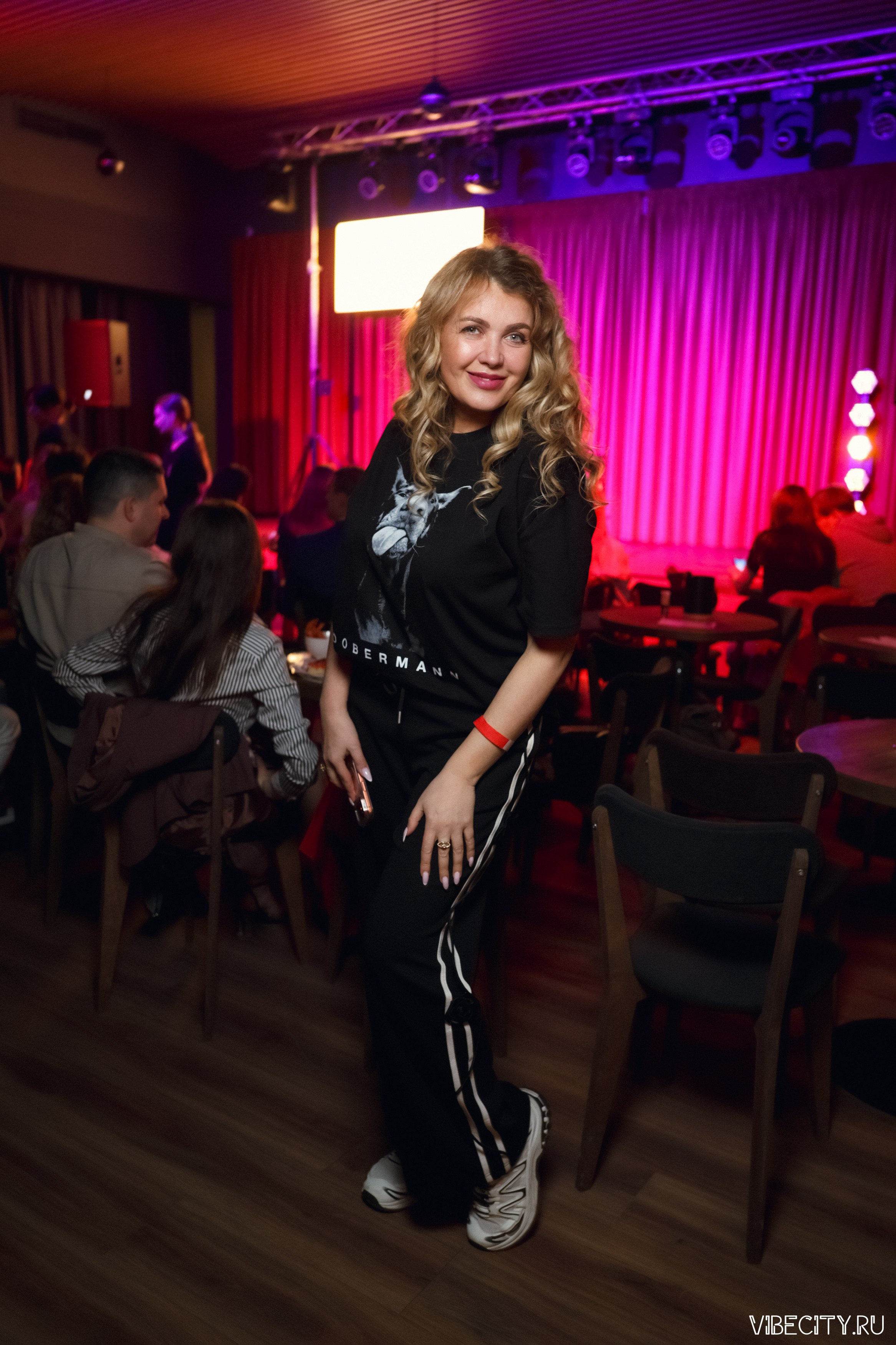 Стендап клуб Локация. VIBECITY.RU Вайб Сити Ру Фоторепортажи Фотоотчеты Калининград