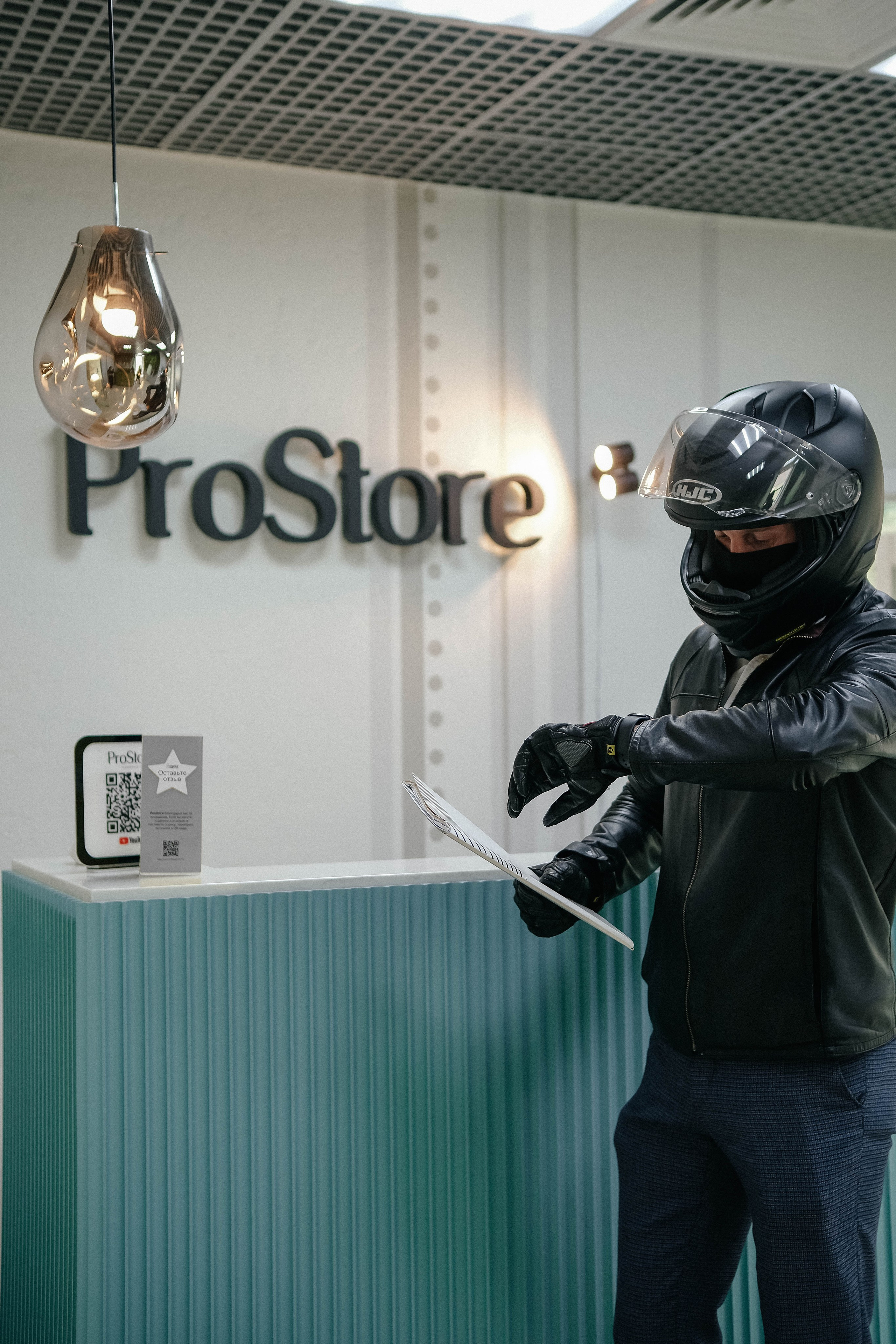 Съемка на визитки сотрудников агенства недвижимости + лайф фото. Главная