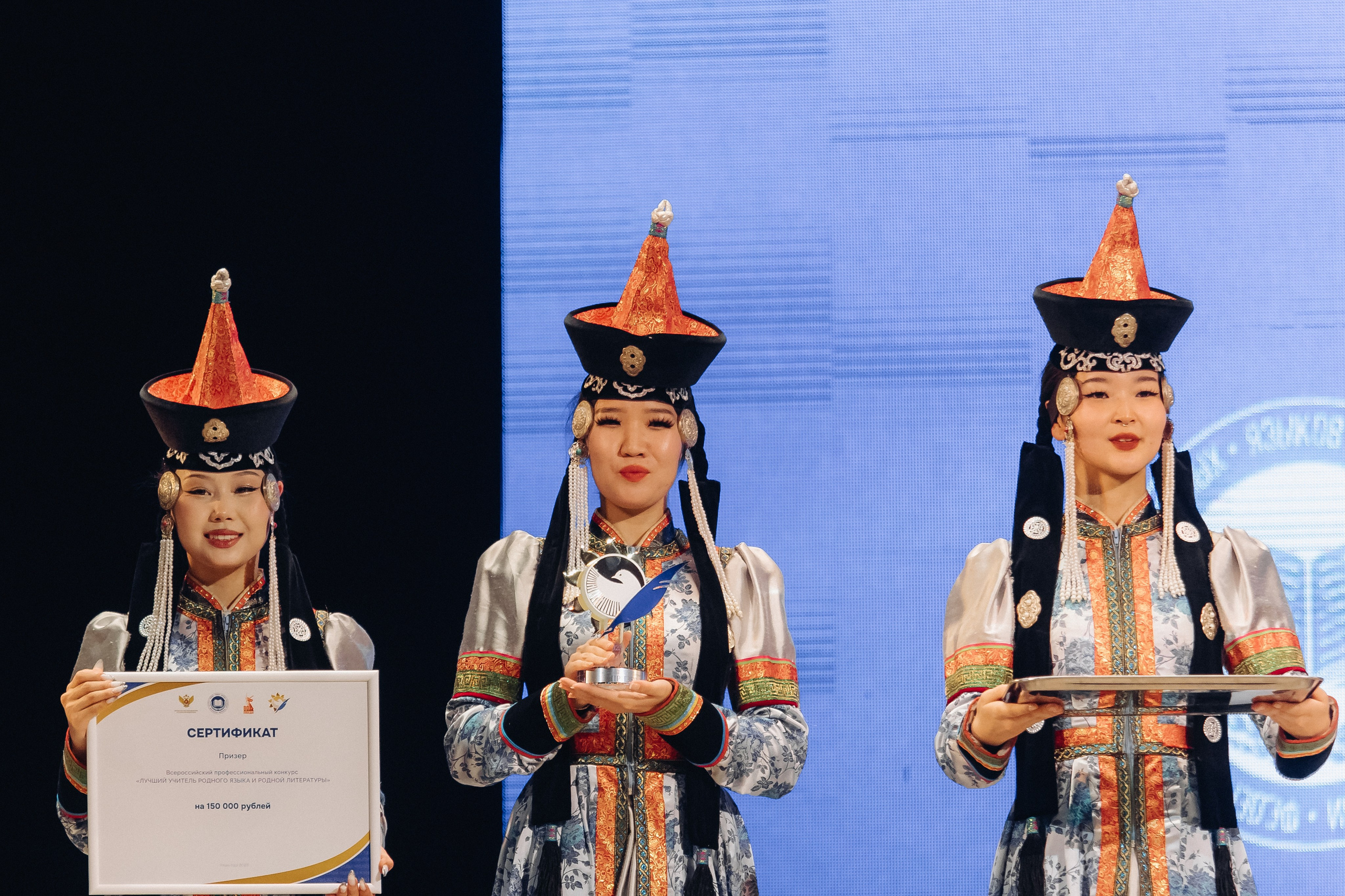 Лучший учитель родного языка и литературы 2025. Свадебный и семейный фотограф в Улан-Удэ