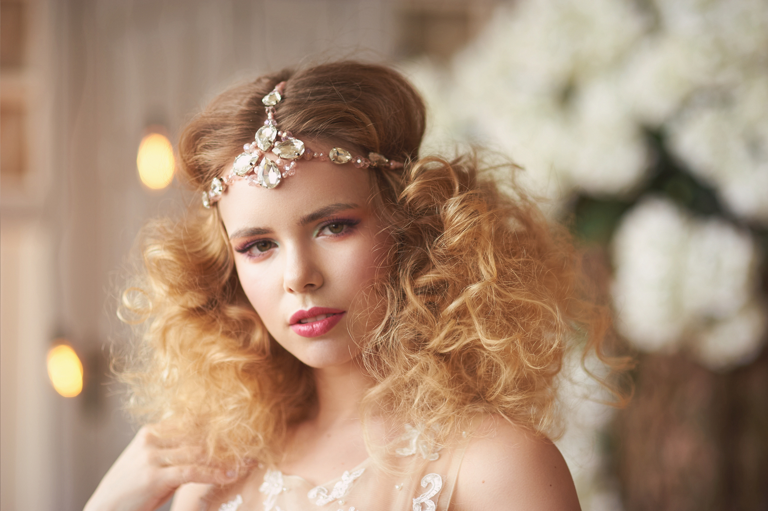 Весенняя фотосессия в студийных интерьерах