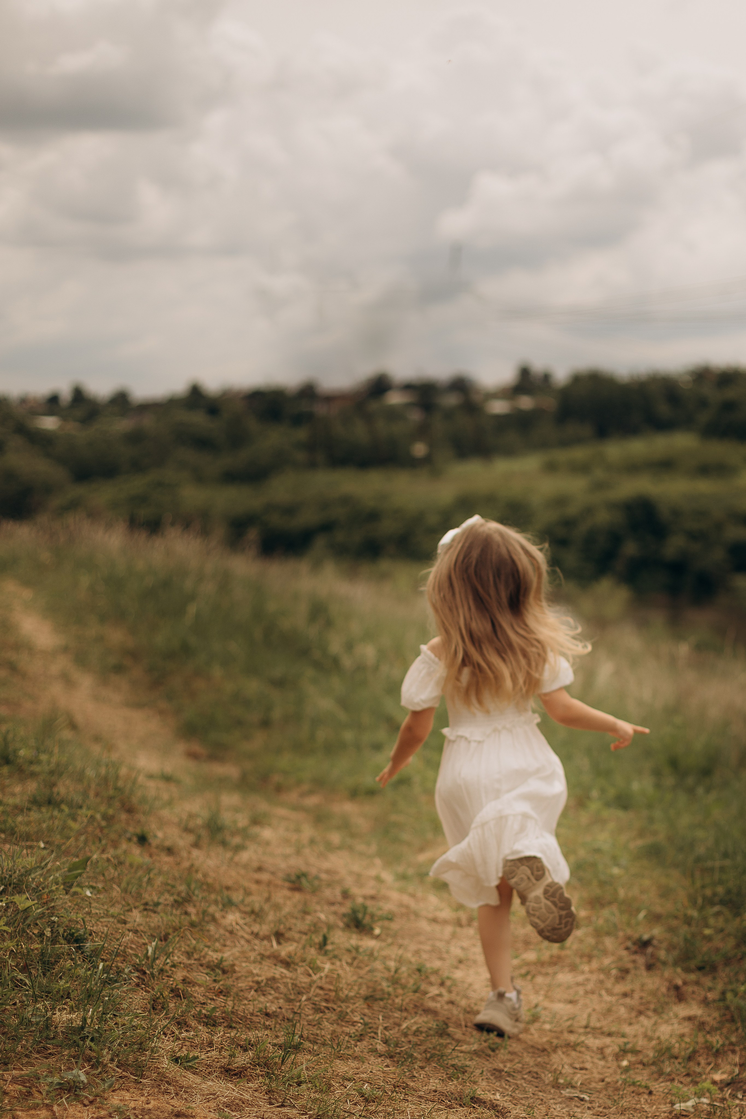 Мама и дочка на холмах. Детский и семейный фотограф в Москве Светлана Шабалина