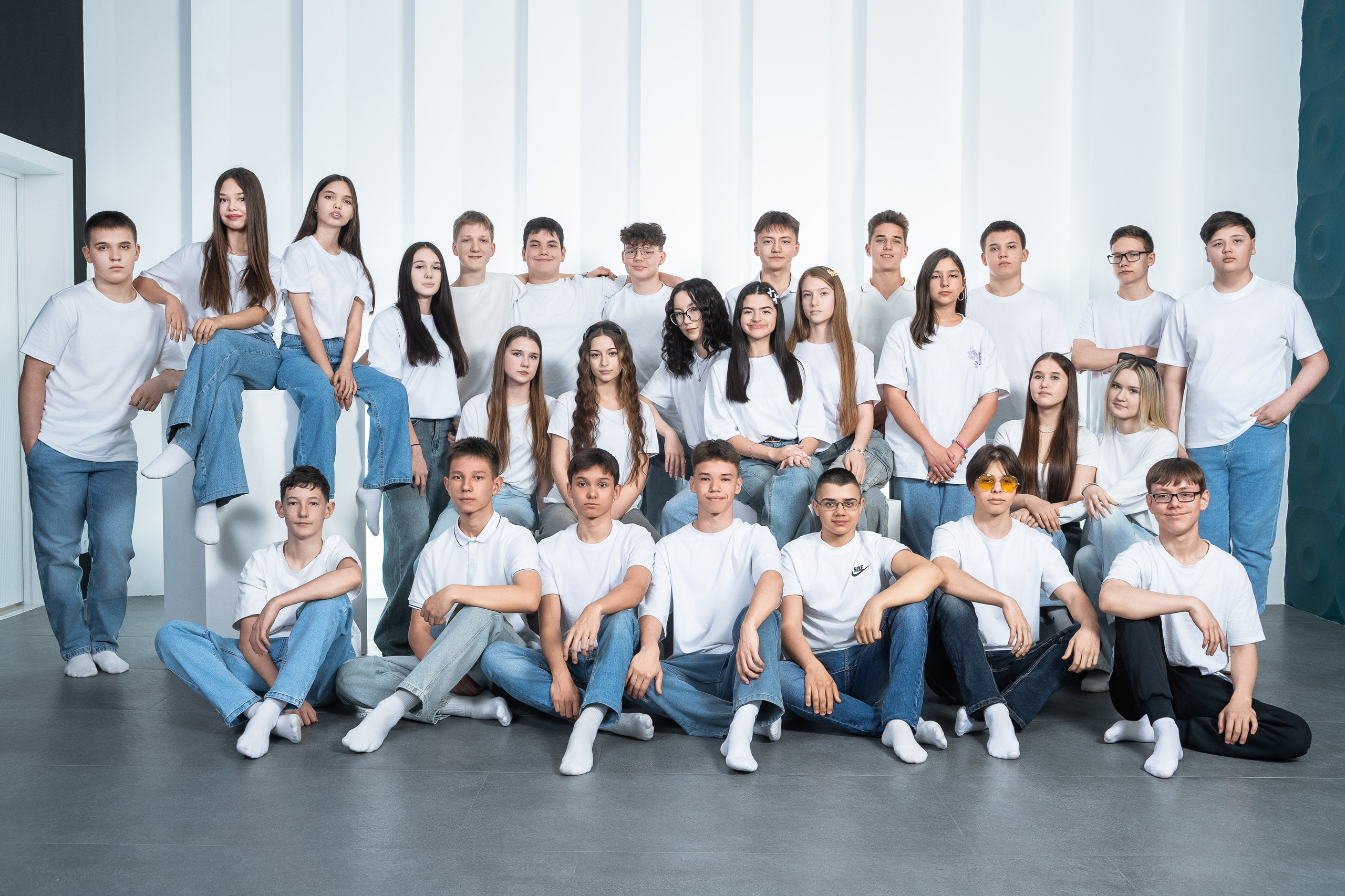 Выпускная фотосессия в фотостудии. Выпускные альбомы Нижнекамск Набережные Челны Фотостудия Небо