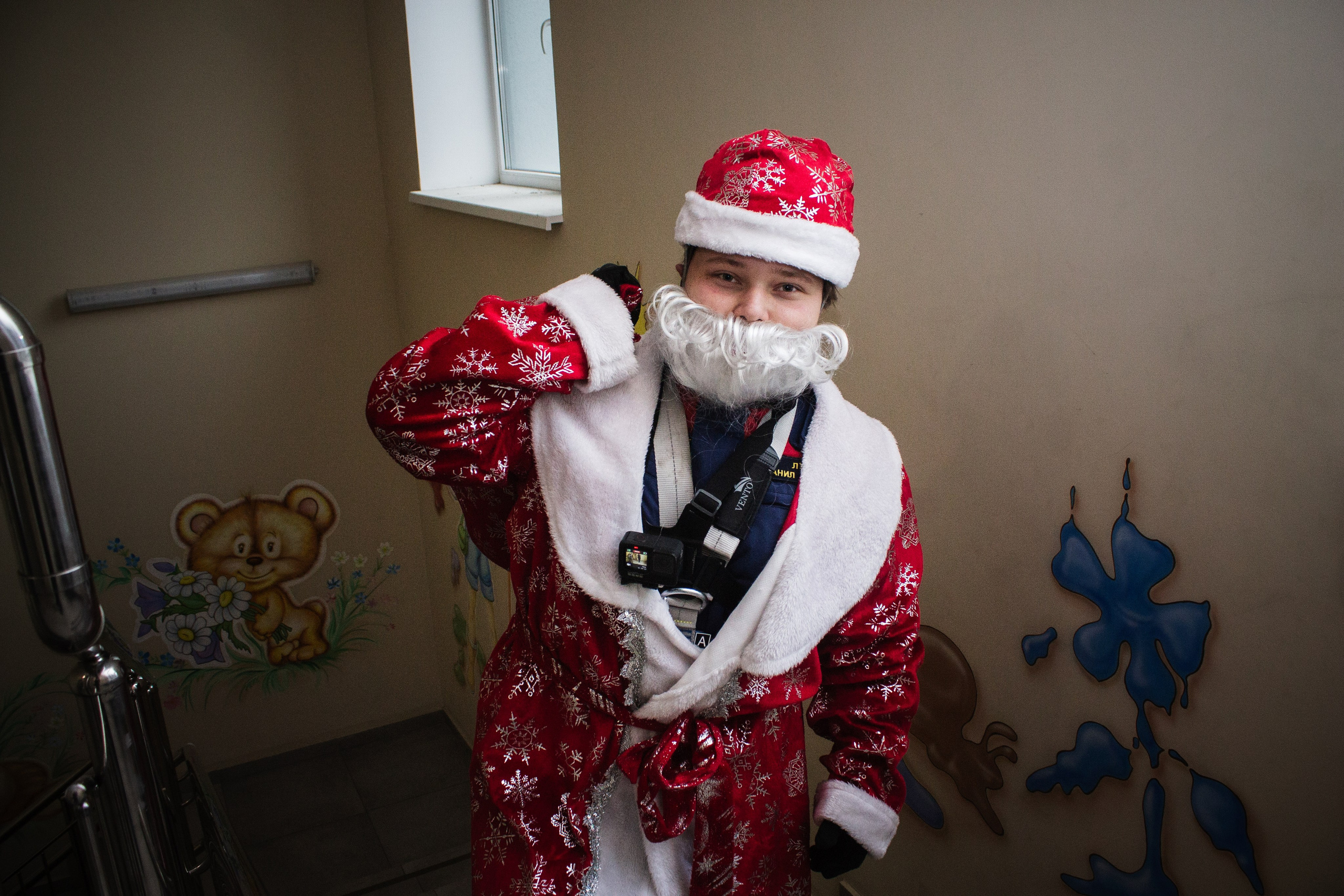 ВСКС. Десант Дедов Морозов. Илья Чемис — Фотограф в Мариуполе