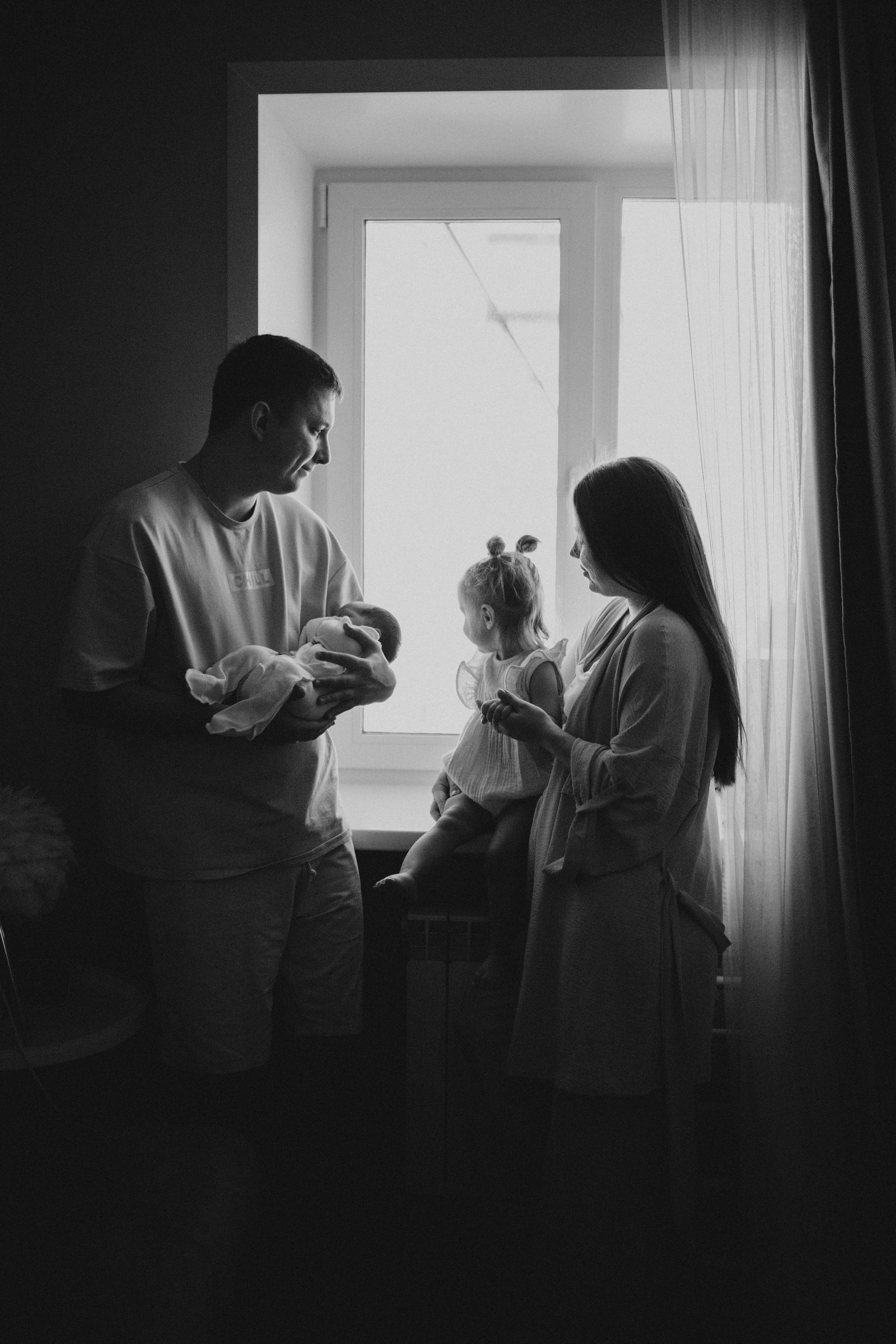 Яна, Толя, София (2 года) и Сережа (1 неделя). Семейный и детский фотограф Красноярск Иркутск Денк Анна