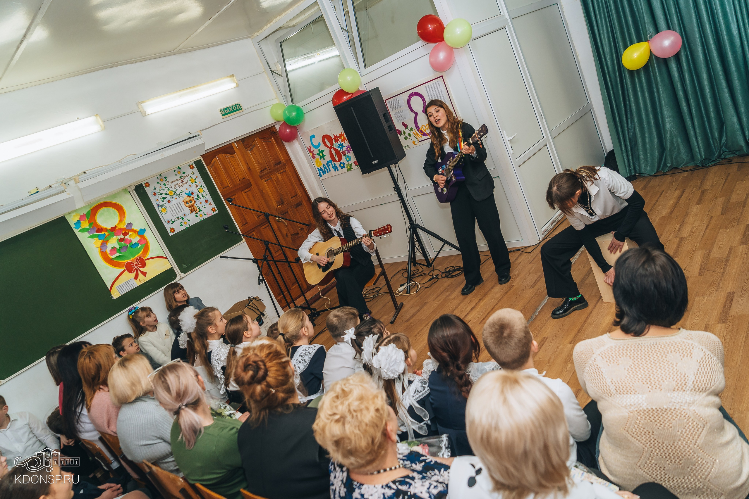 В преддверии праздника весны. Новотитаровский Дом культуры