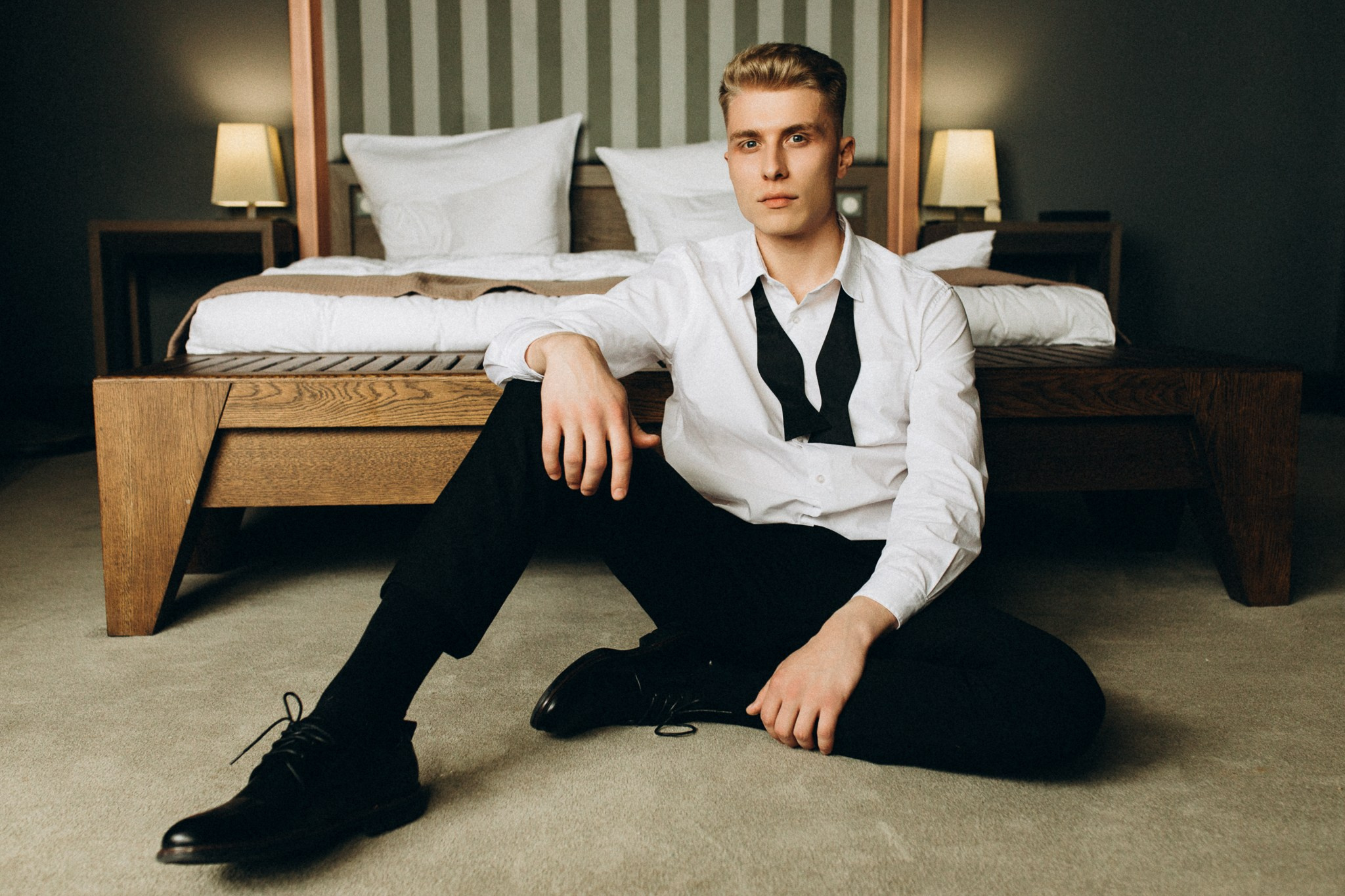 Любовь в индустриальном свете: свадебная фотосессия в стильном интерьере. Семейный и свадебный фотограф Ростове-на-Дону