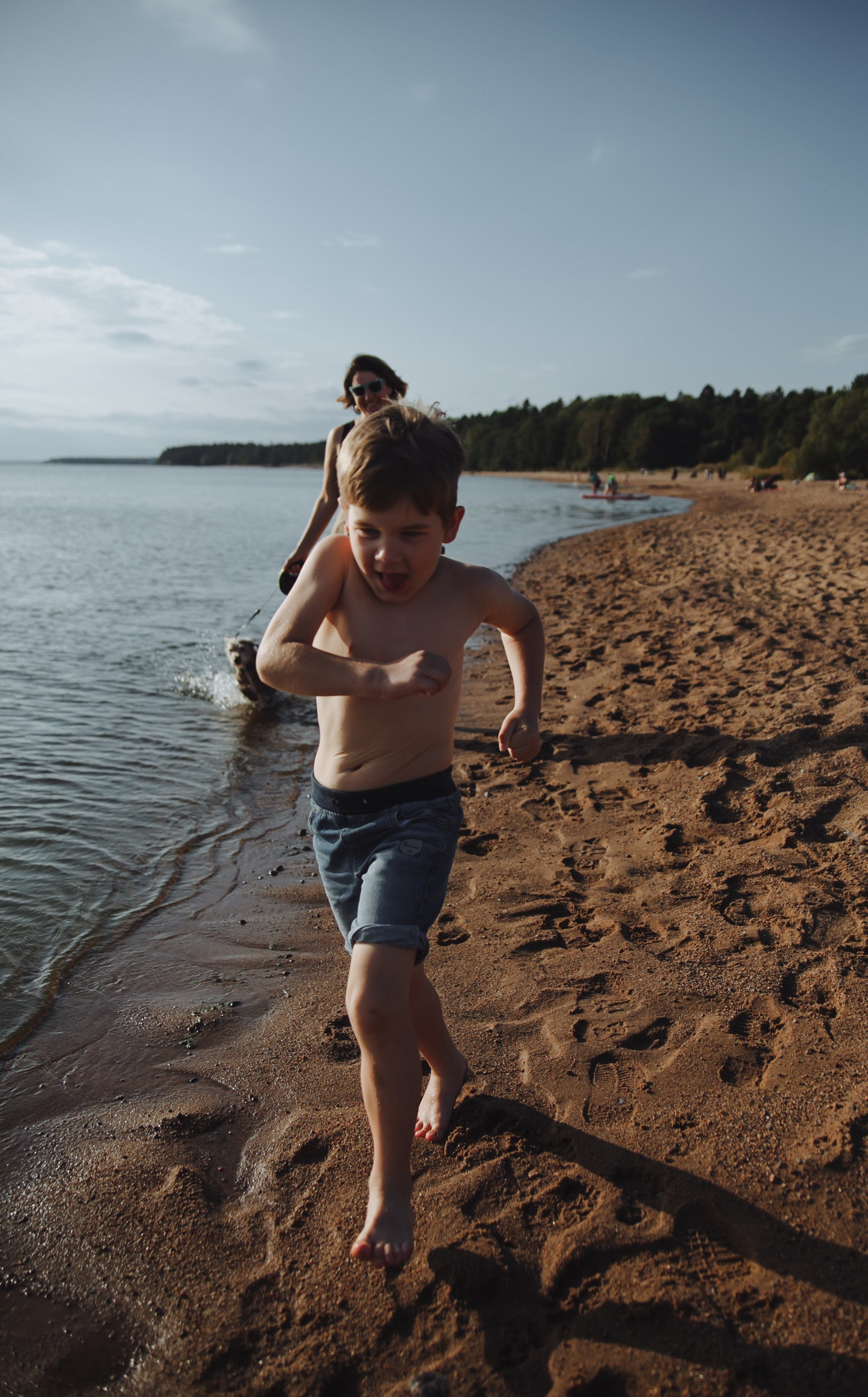 Семейная прогулка с собакой. Семейный фотограф, свадебный фотограф, женский портрет в Санкт-Петербу