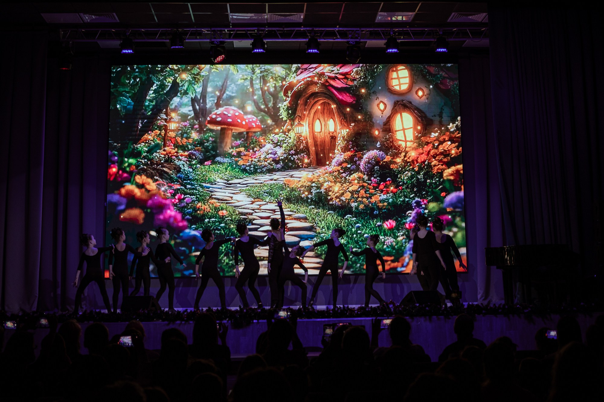 Коллектив современного танца «Айседора». ФотоХудожник Харитонова Ирина г. Санкт-Петербург