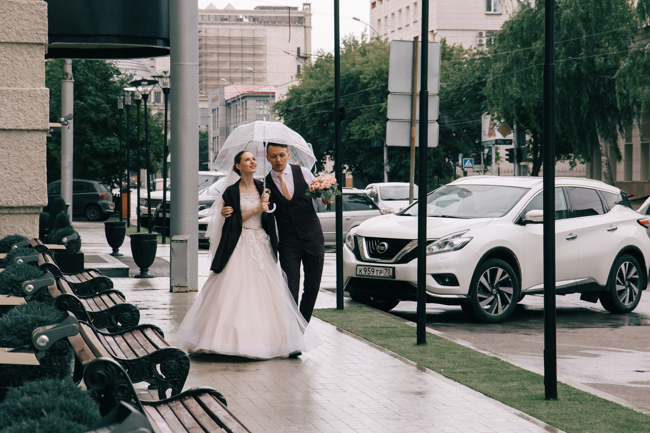 Погода была ужасная, а трамвайчик красным. Свадебный и репортажный фотограф в Новосибирске Матлак Дарья